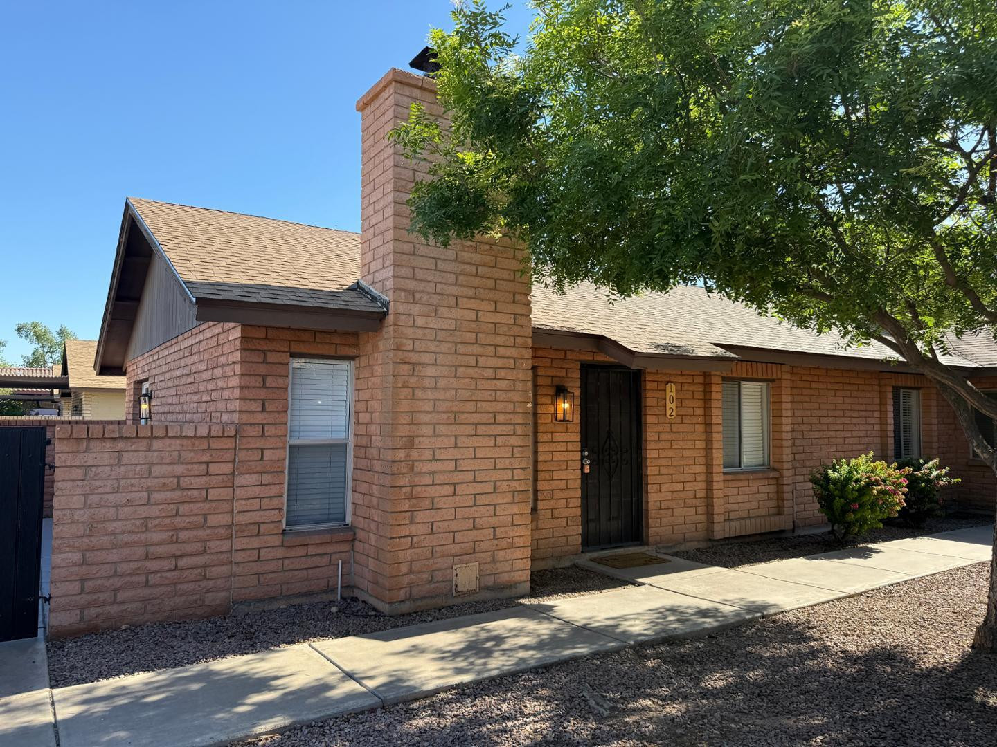 2527 S Maple Avenue Apt 102