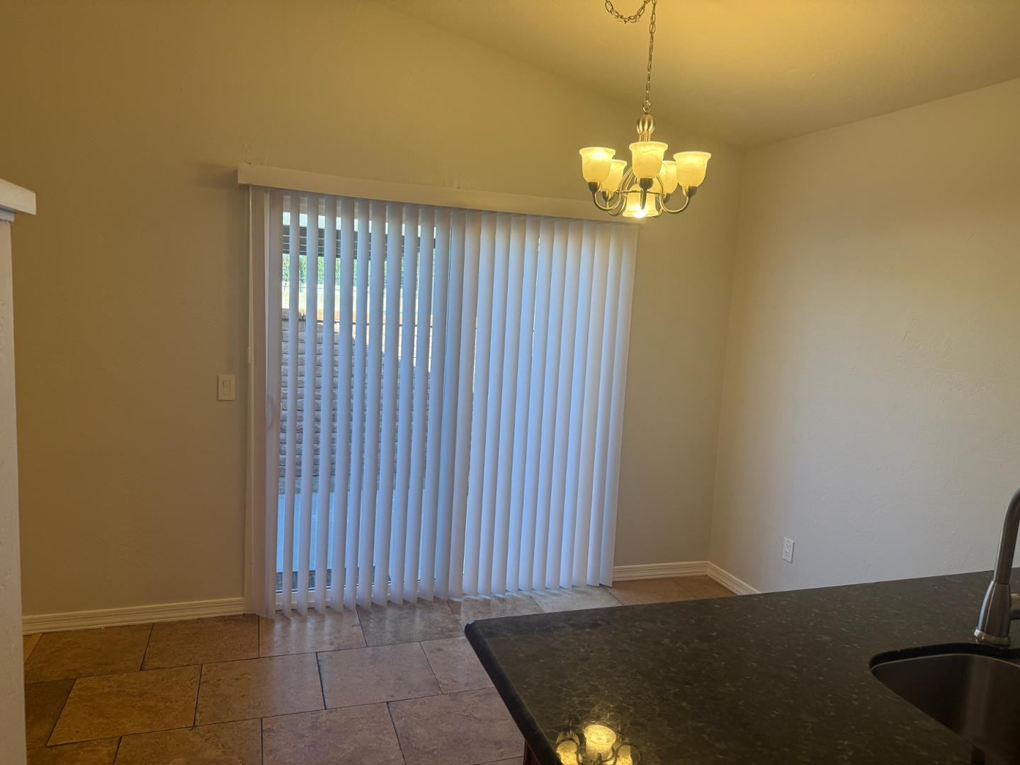 2527 S Maple Avenue Apt 102