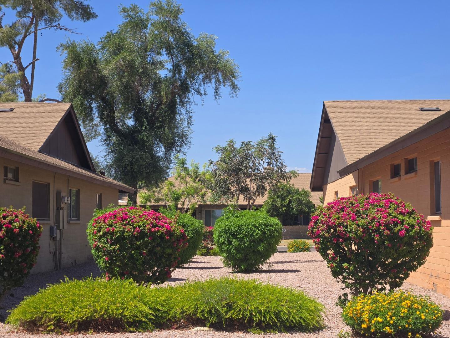 2527 S Maple Avenue Apt 102