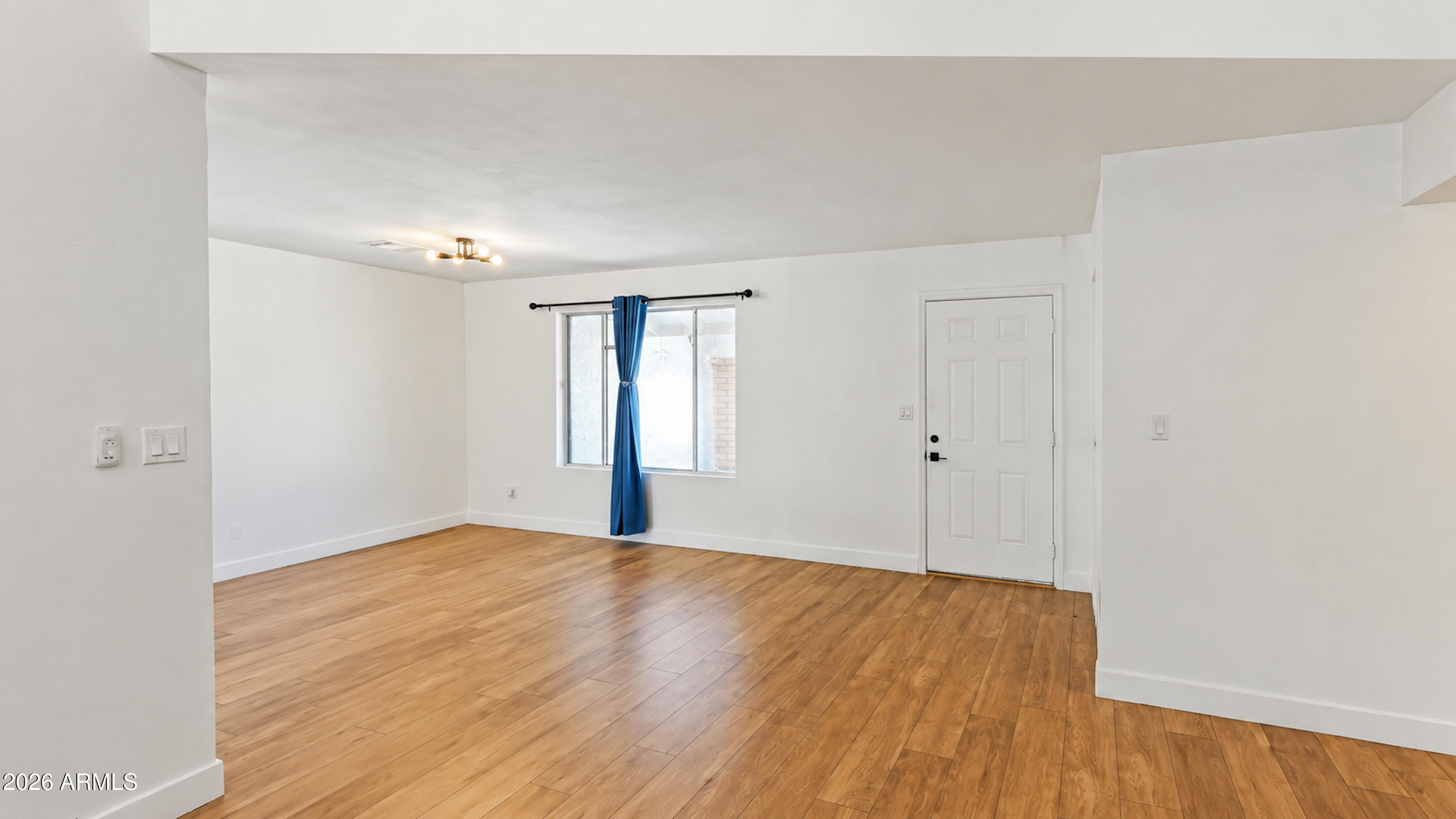 4237 W HARTFORD Avenue