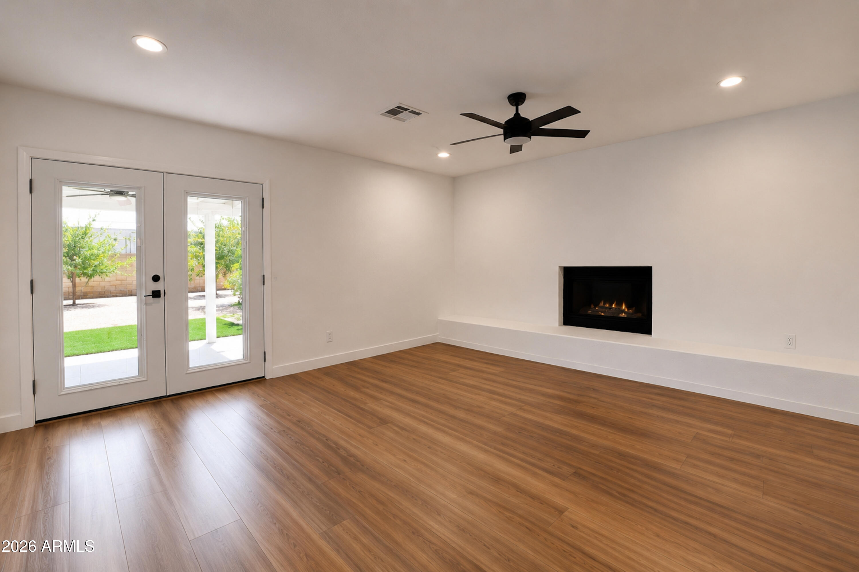4237 W HARTFORD Avenue