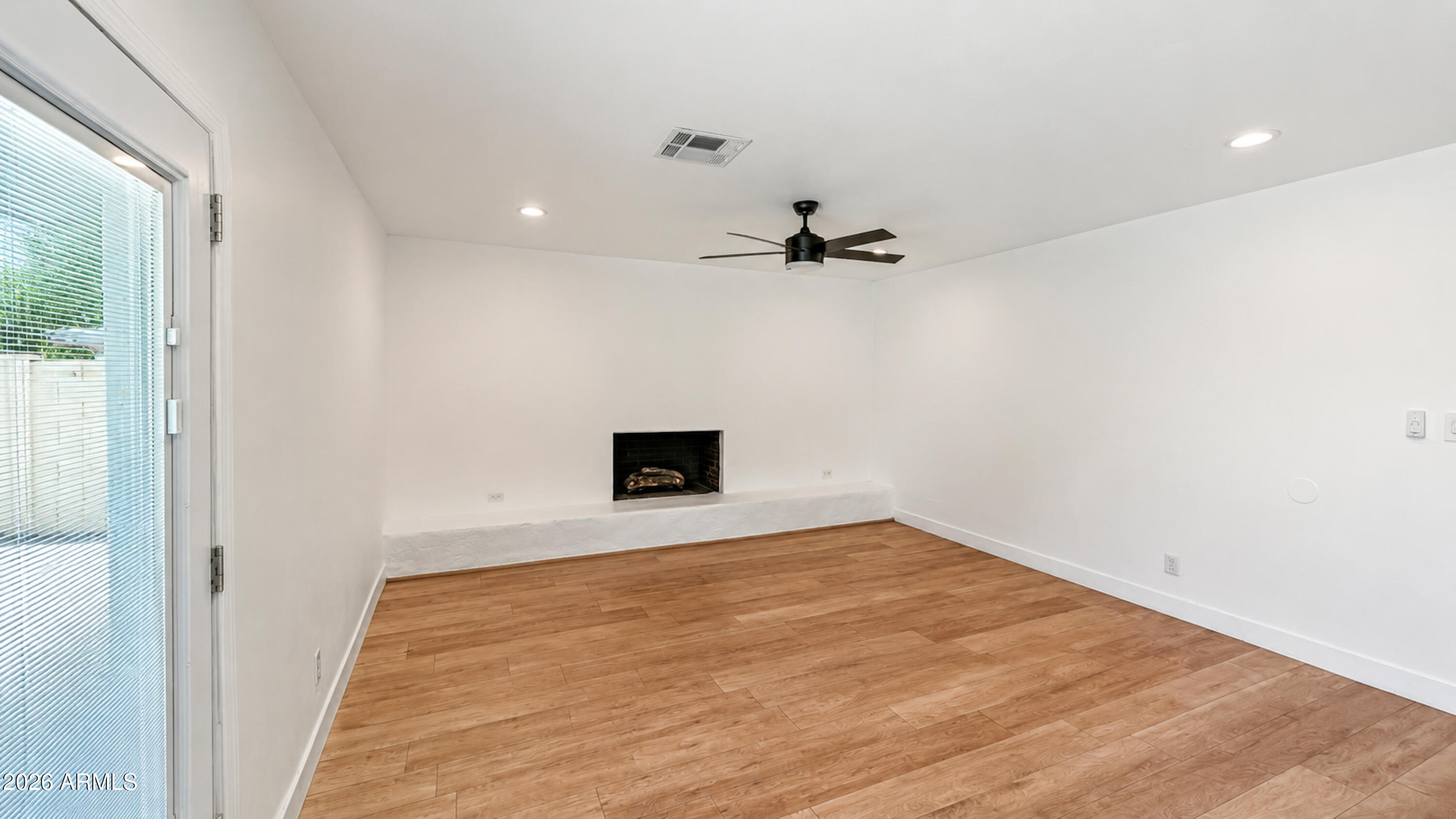 4237 W HARTFORD Avenue