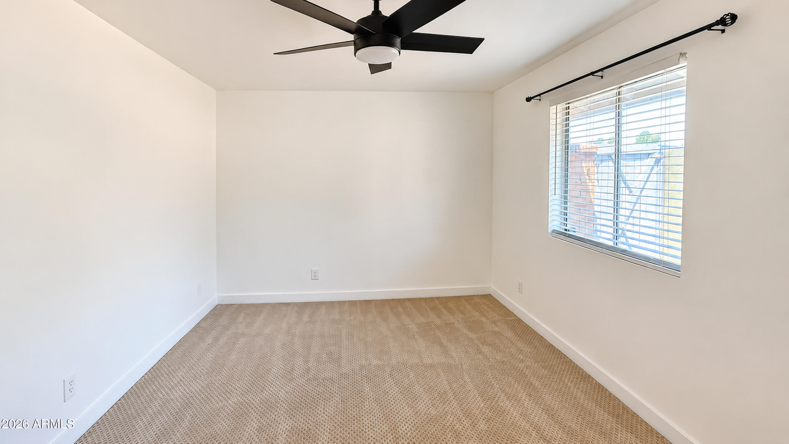 4237 W HARTFORD Avenue