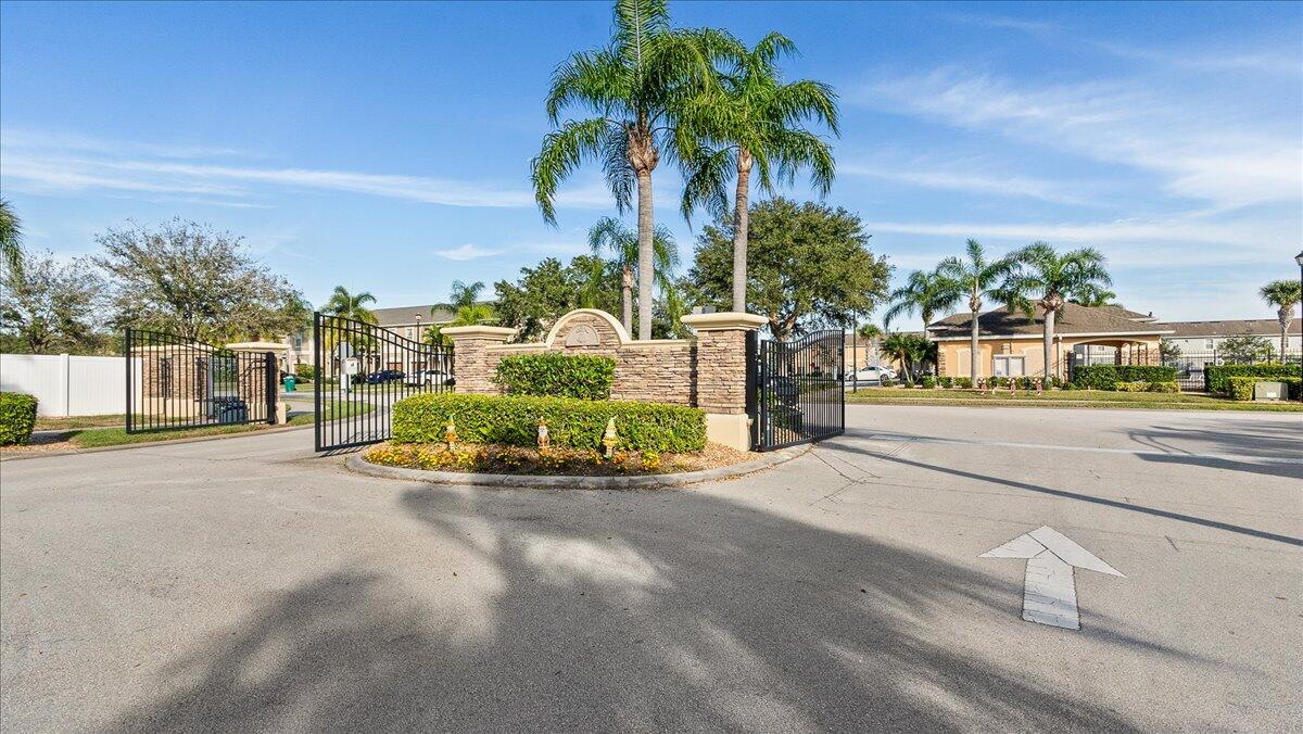 2565 Revolution Street, 104