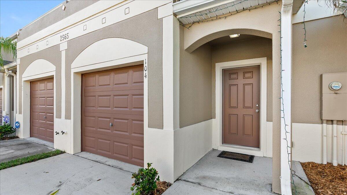 2565 Revolution Street, 104