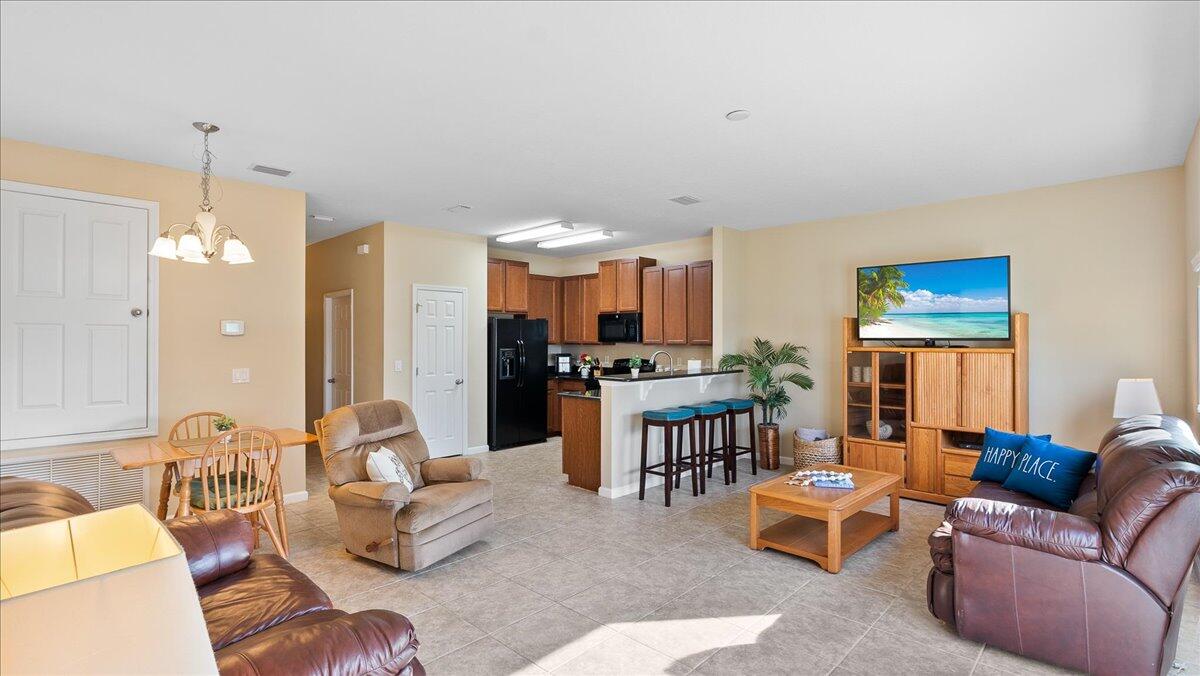 2565 Revolution Street, 104