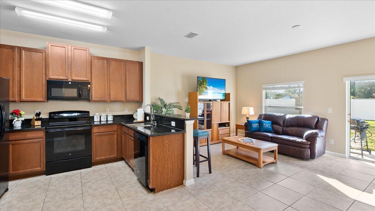 2565 Revolution Street, 104