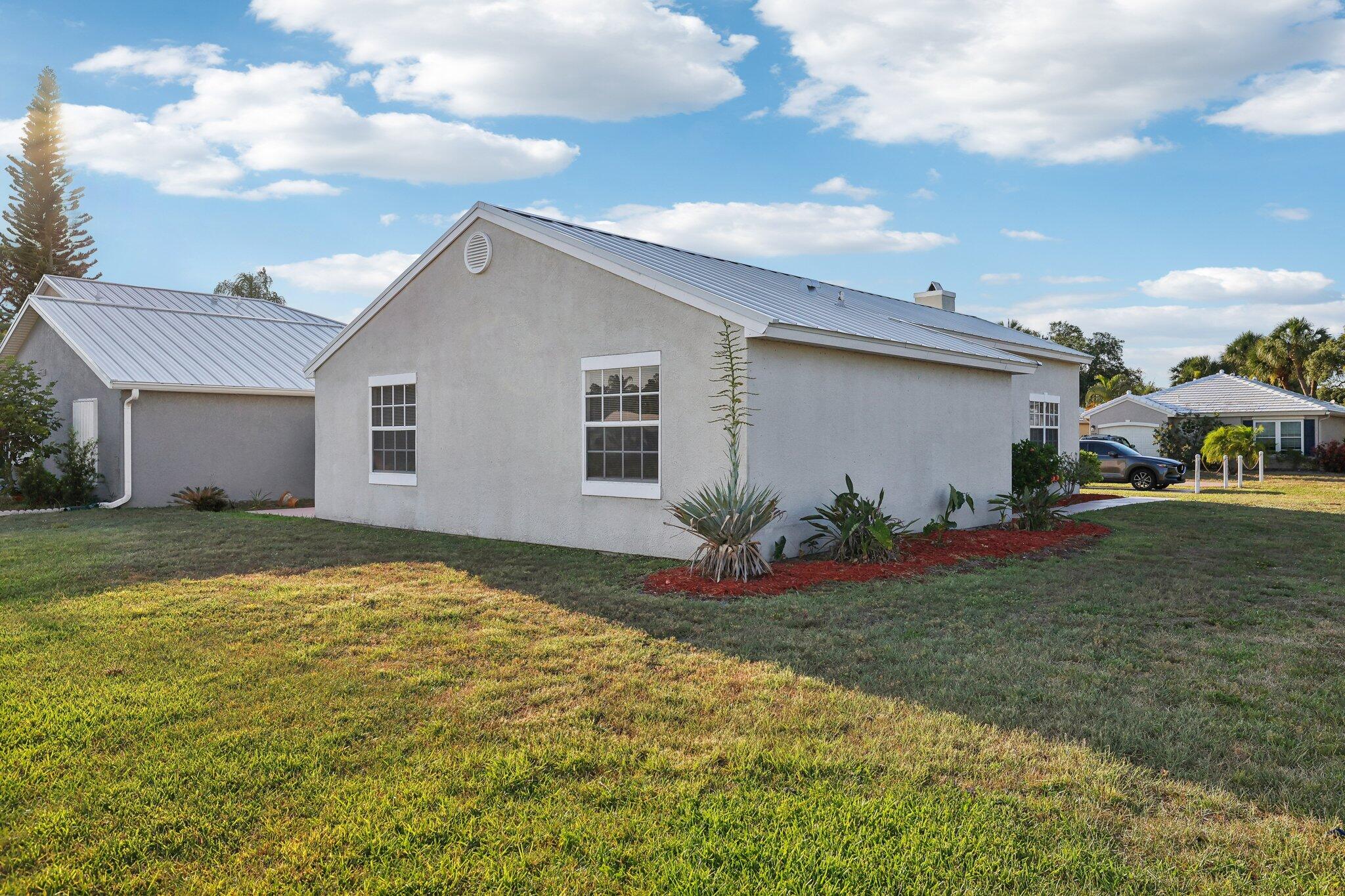 1996 Sundew Court NE