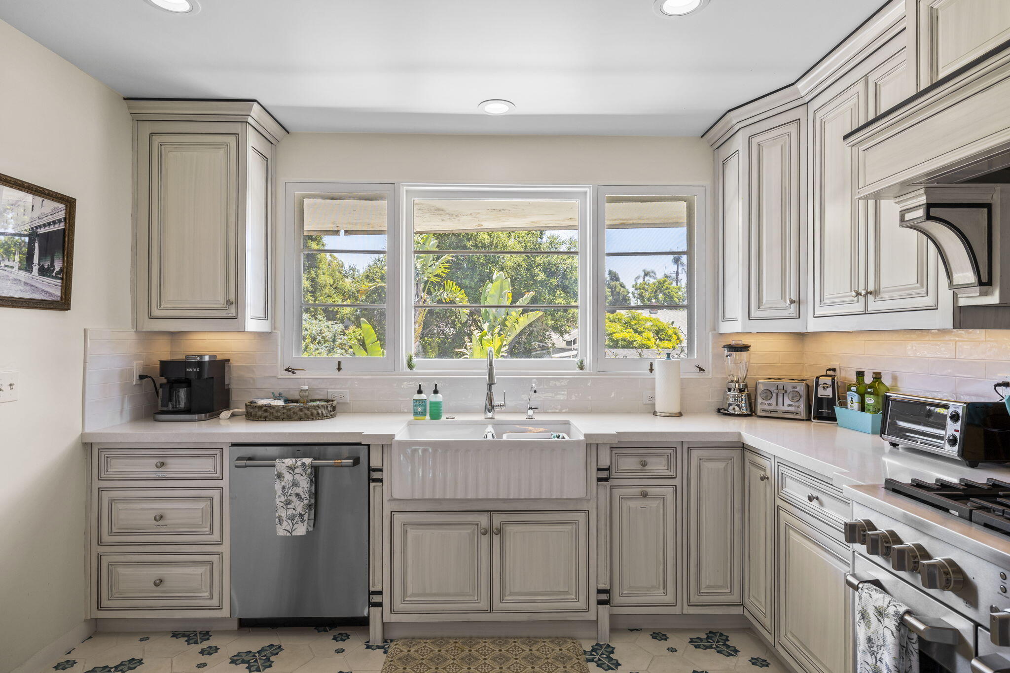 227 W Pedregosa Street