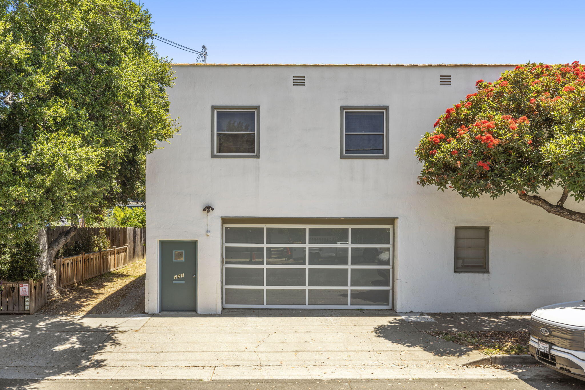 227 W Pedregosa Street