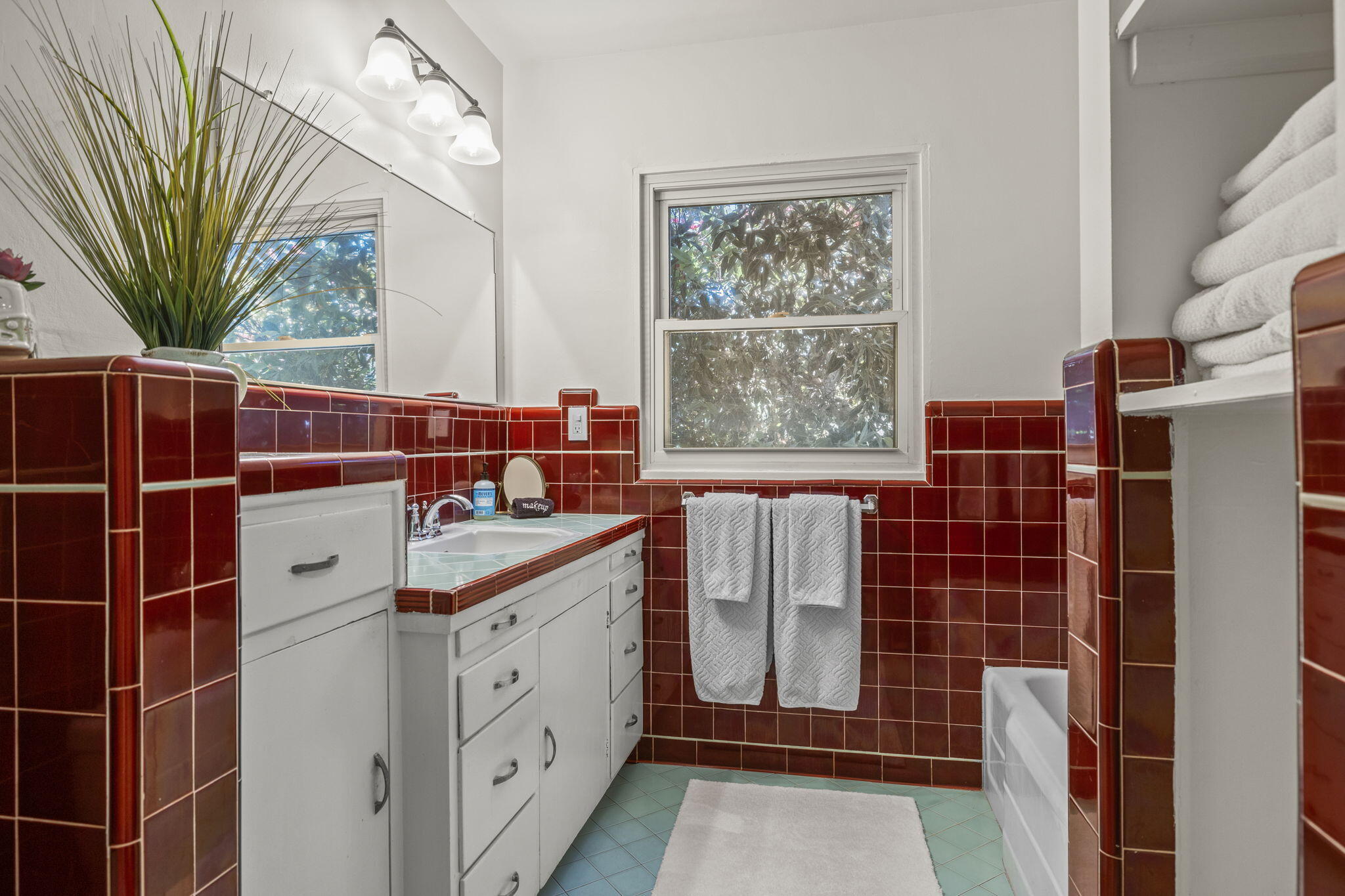 227 W Pedregosa Street
