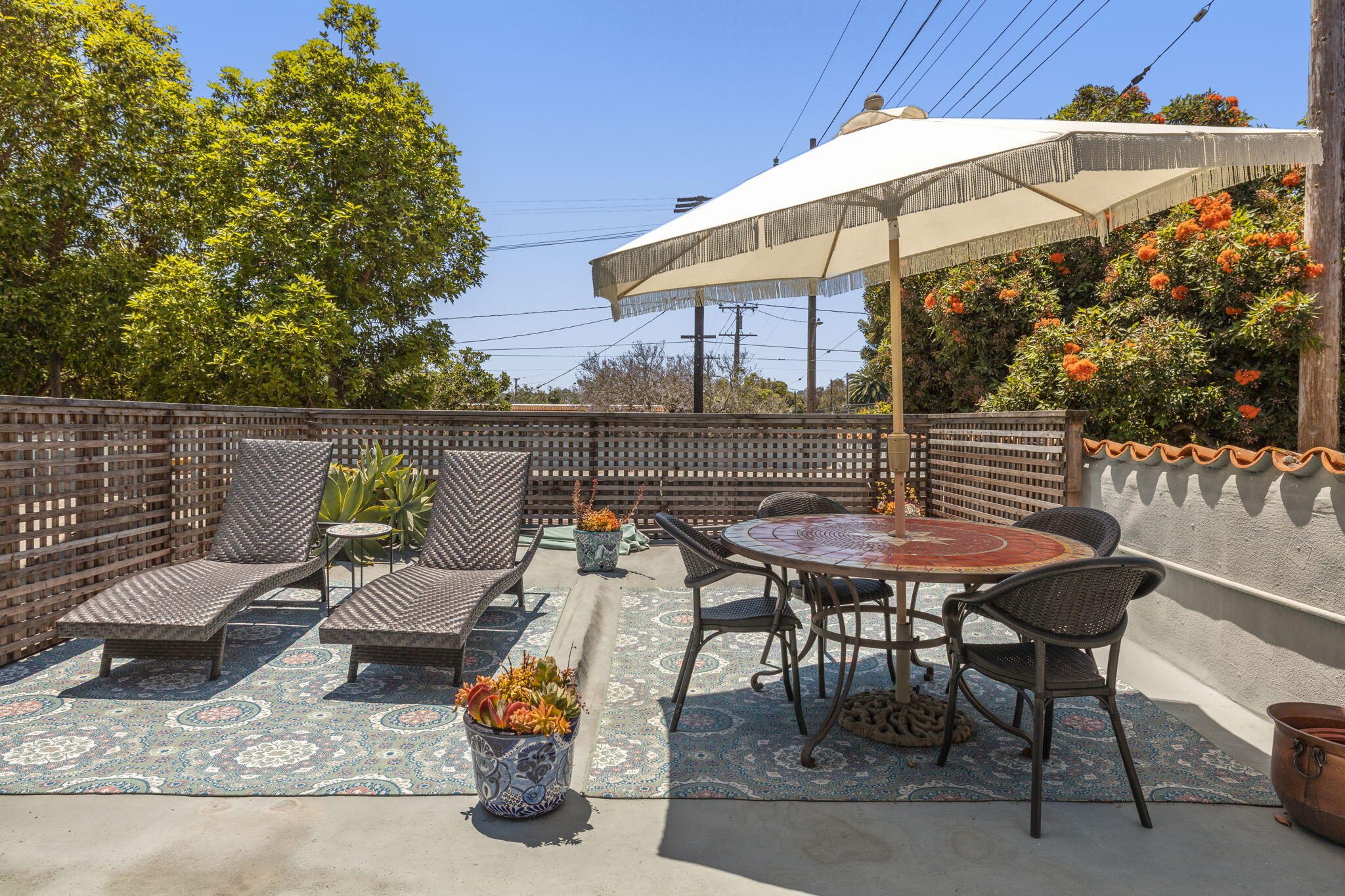 227 W Pedregosa Street