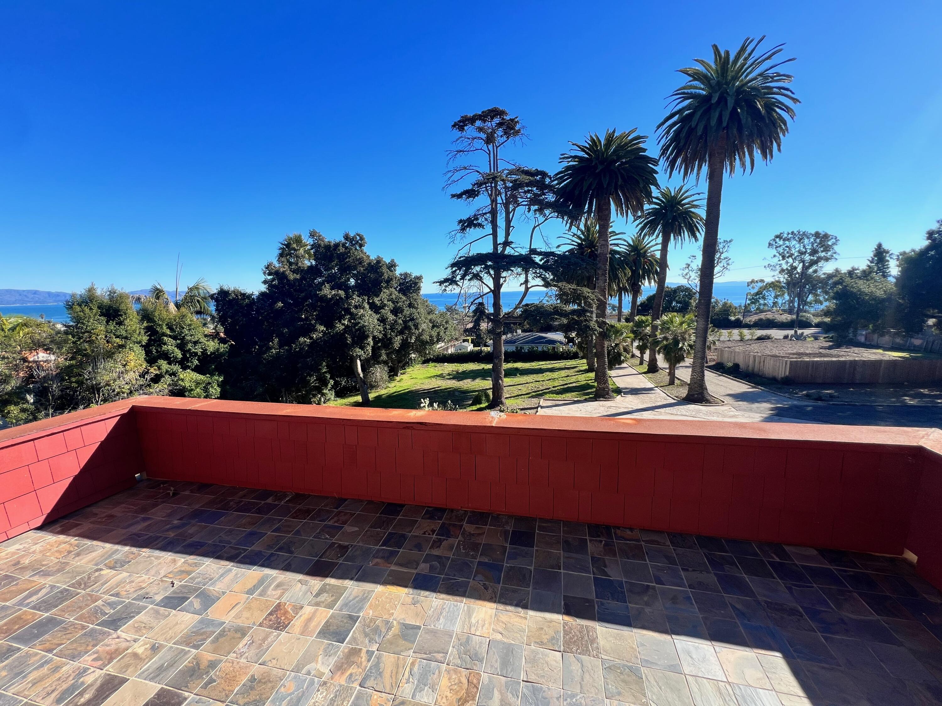 1250 Cliff Drive