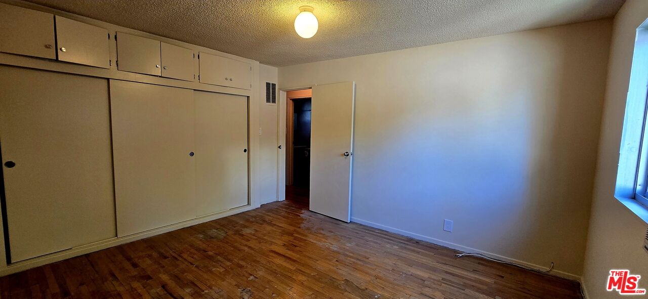 1433 N Martel Ave