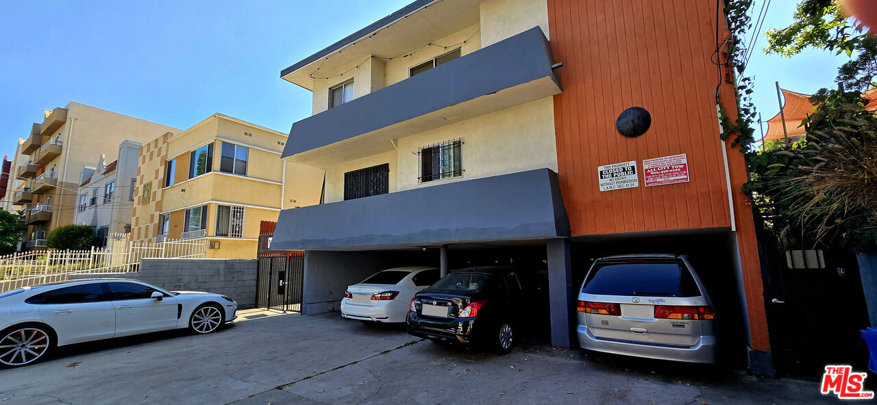 1433 N Martel Ave