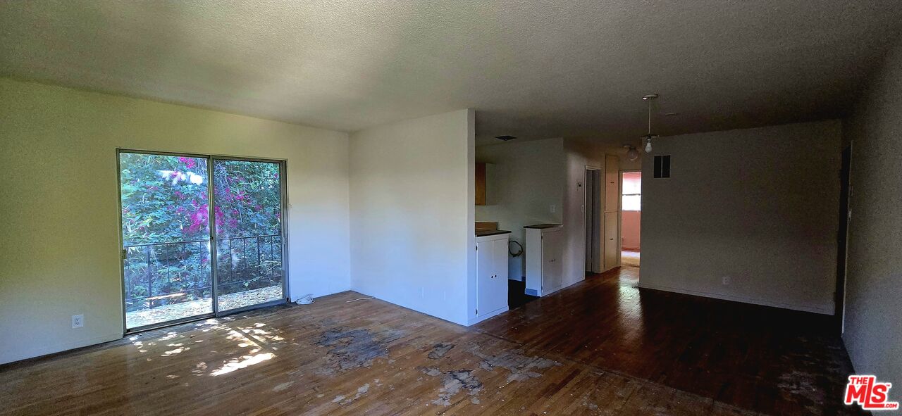 1433 N Martel Ave