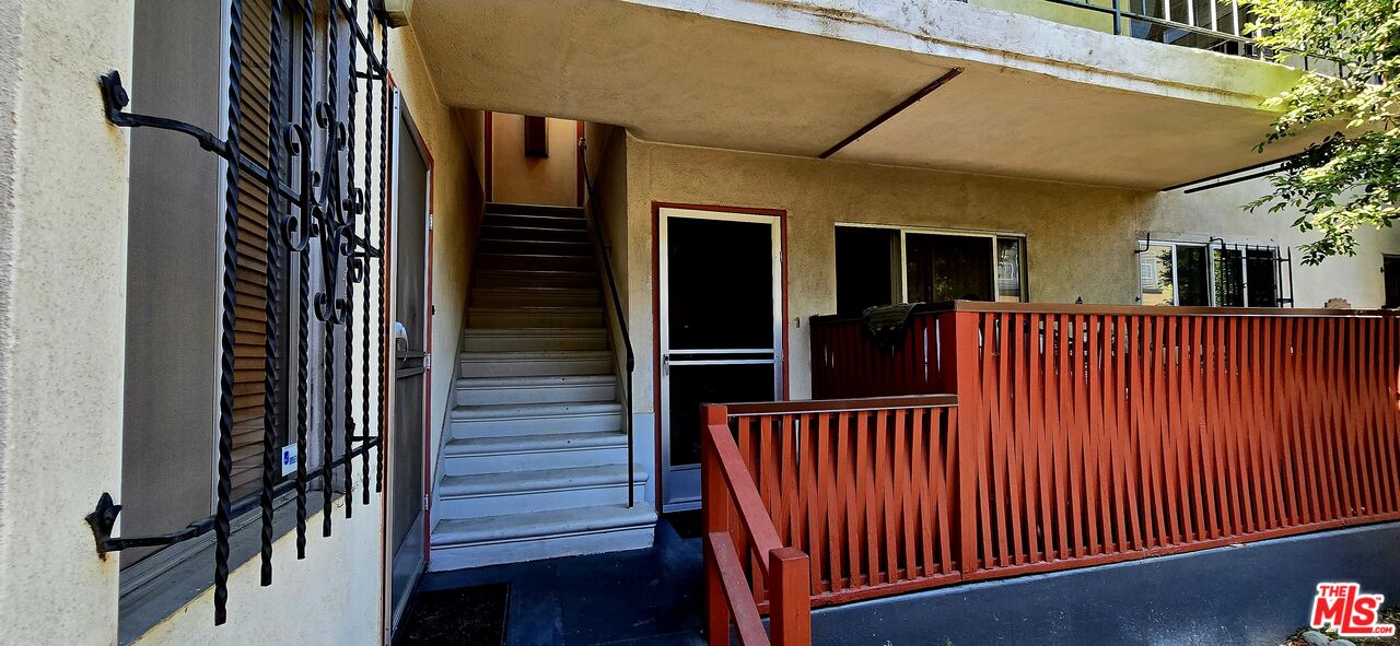 1433 N Martel Ave