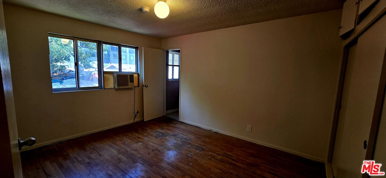 1433 N Martel Ave