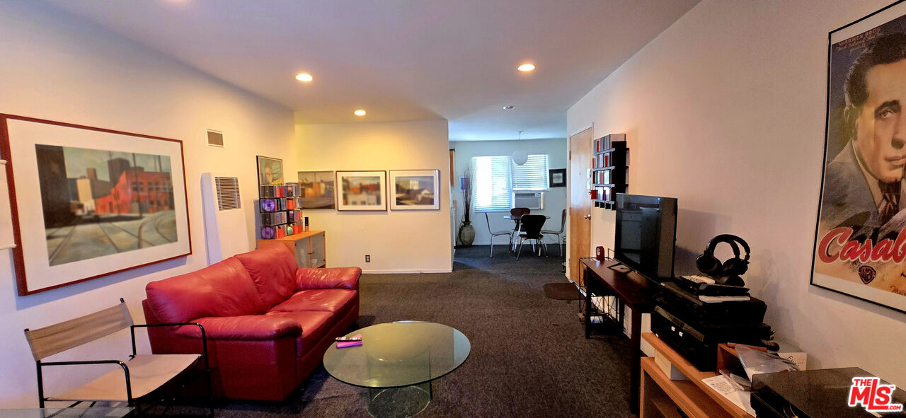 1433 N Martel Ave