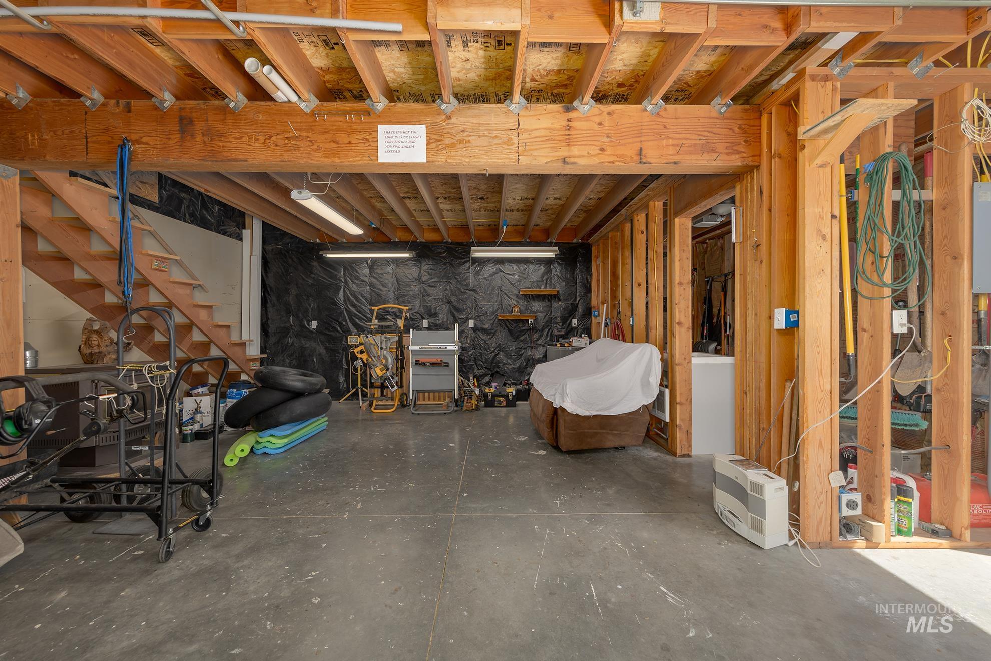 1275 W 8th Street