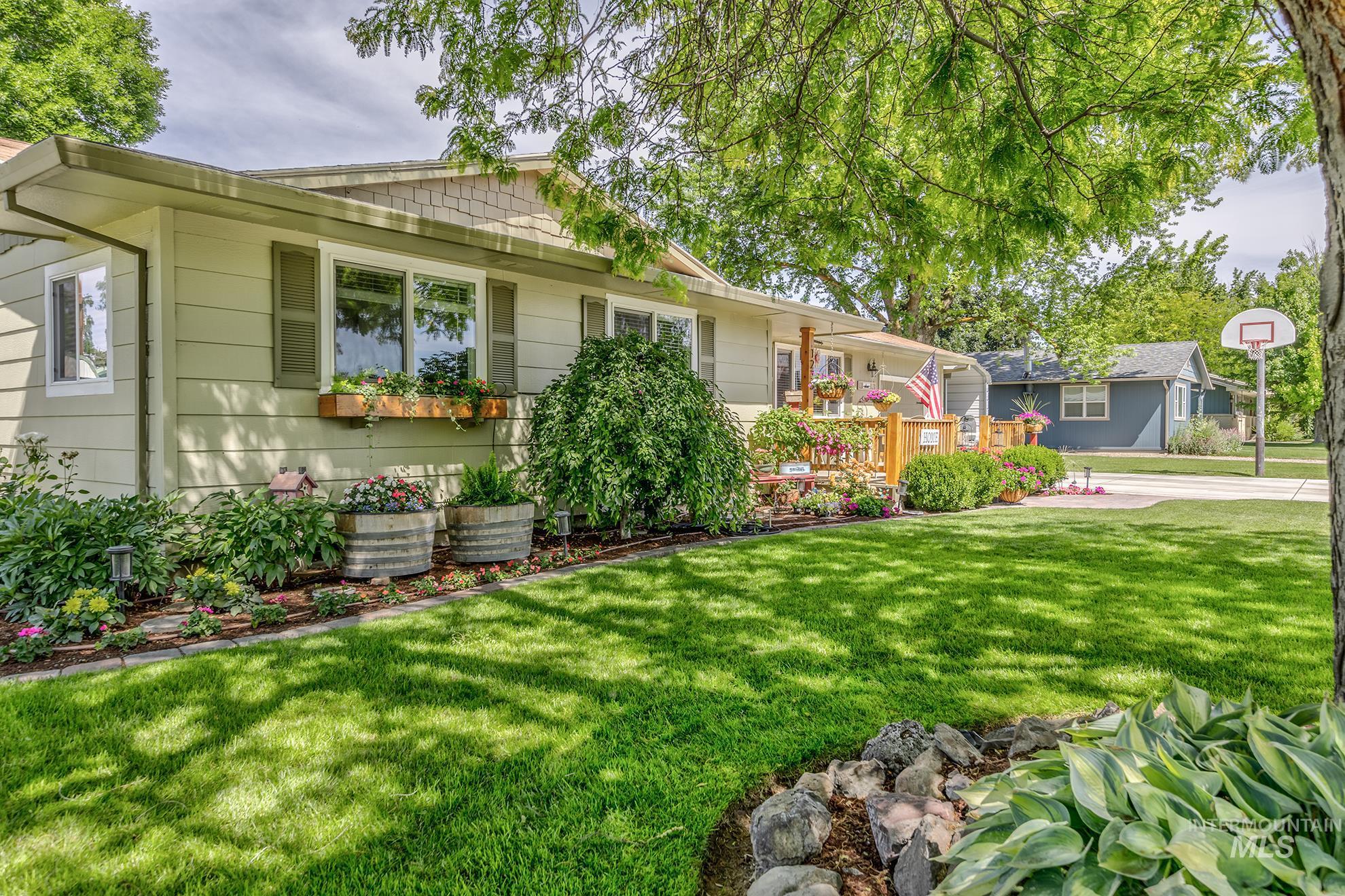 1275 W 8th Street