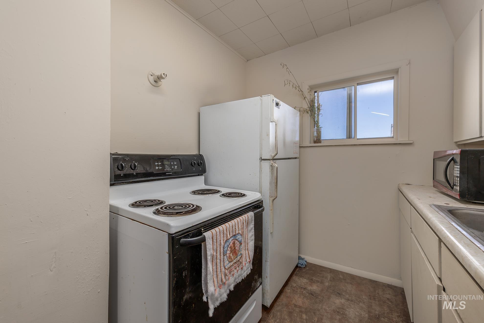 1348 Hoover Road