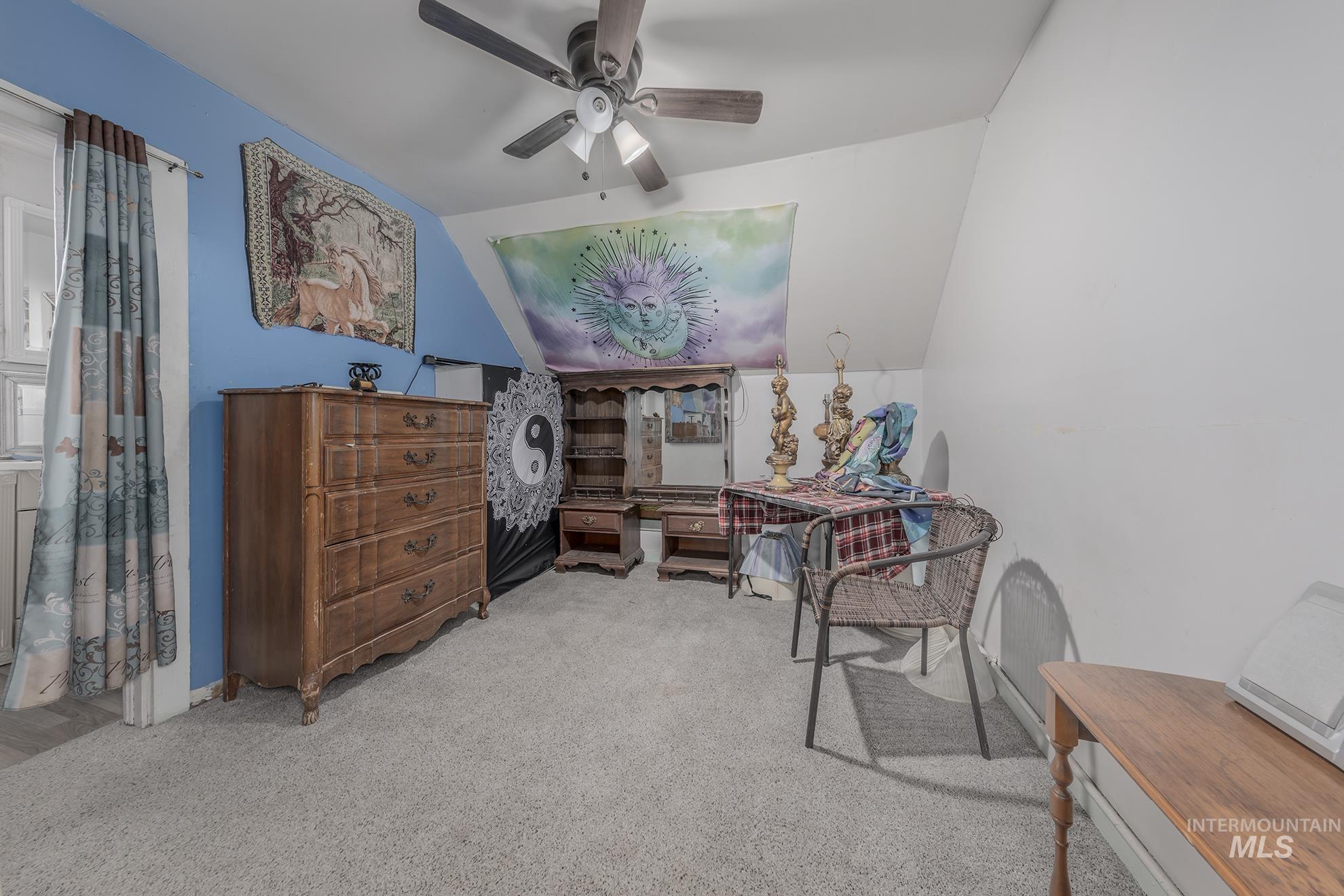 700 E Commercial