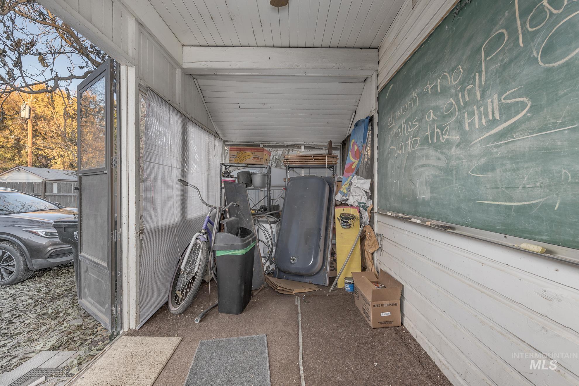 700 E Commercial