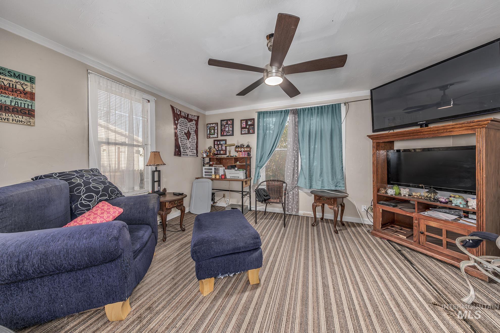 700 E Commercial
