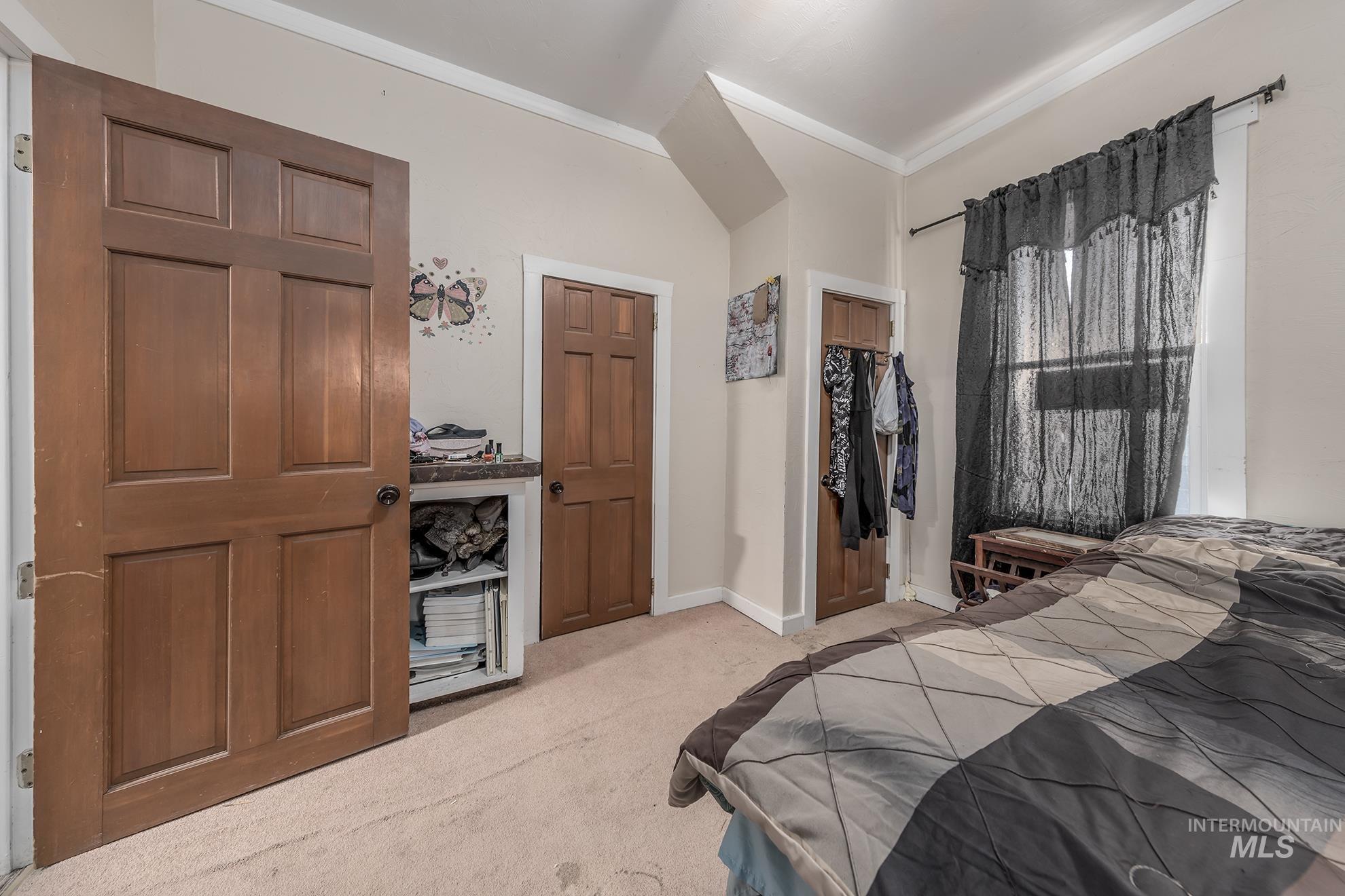 700 E Commercial