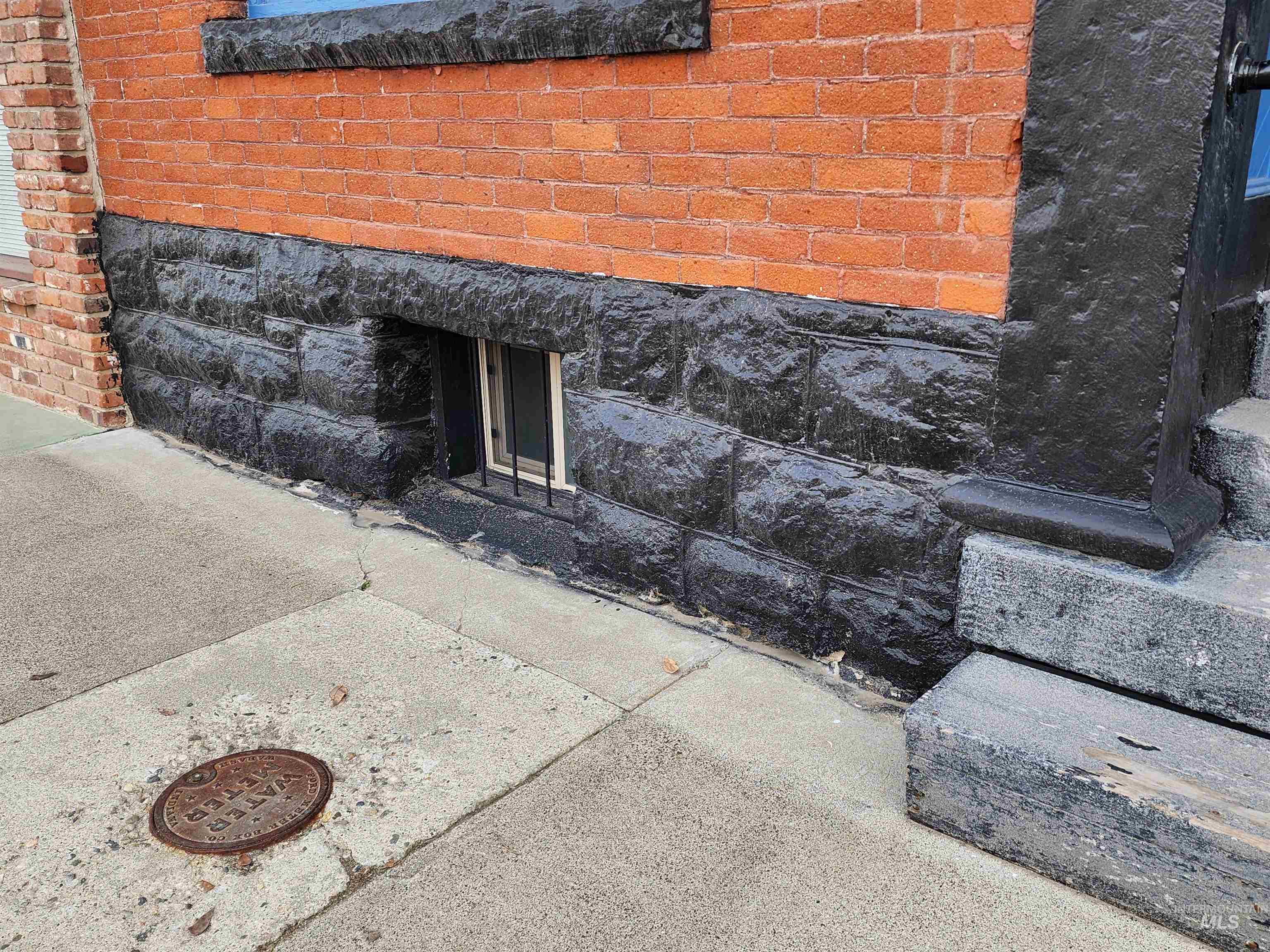 25 E Main St.