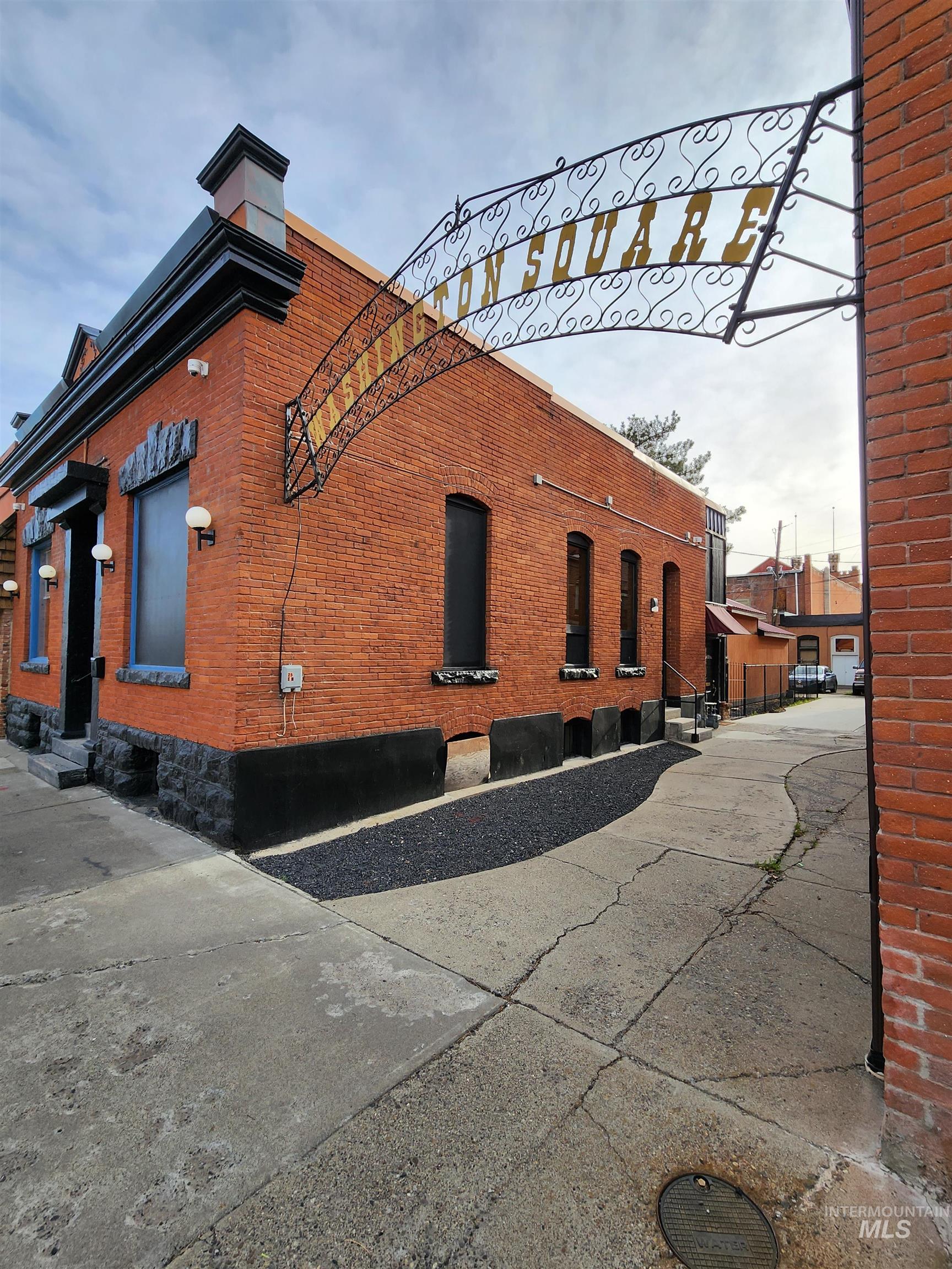 25 E Main St.