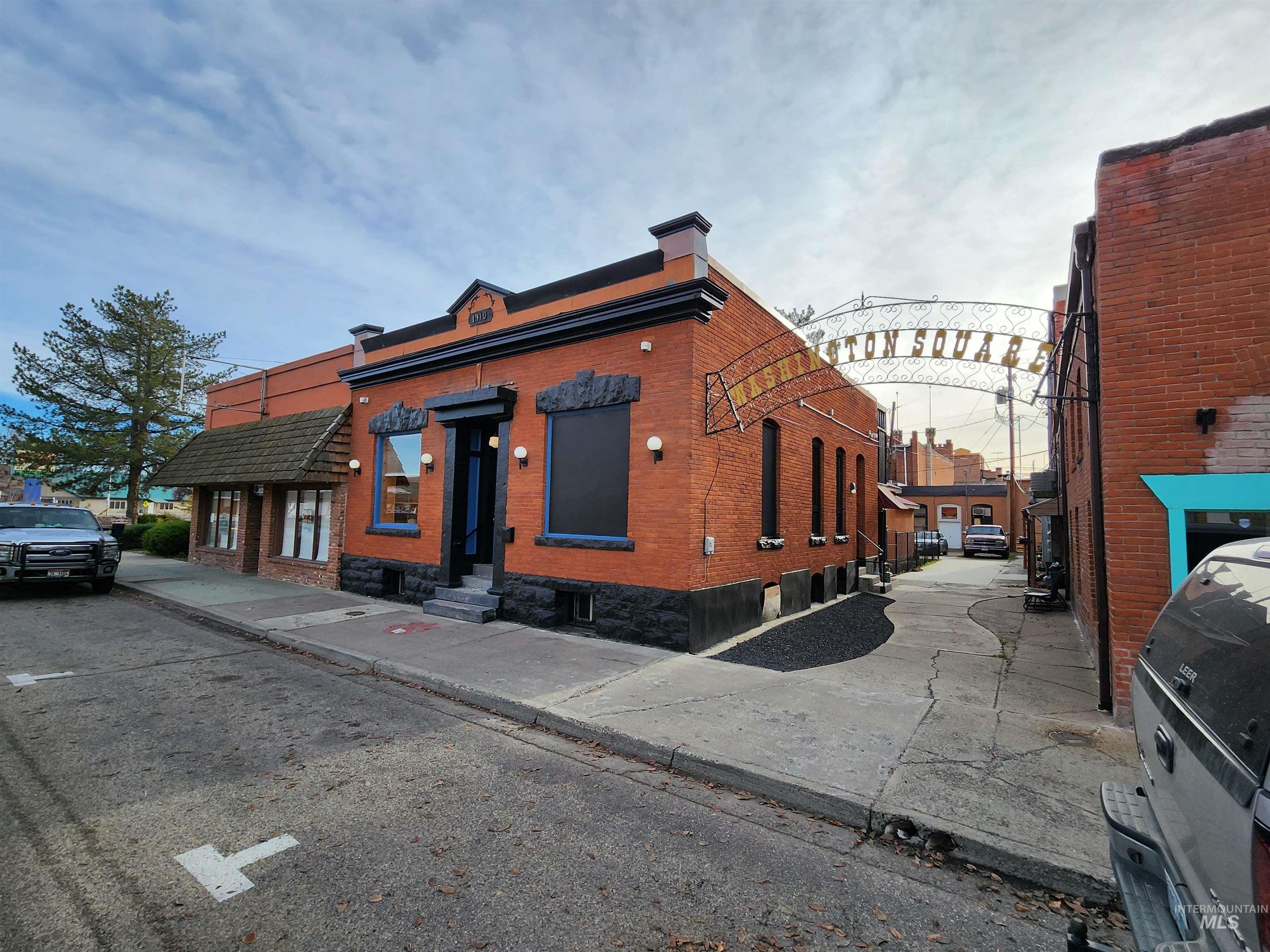 25 E Main St.