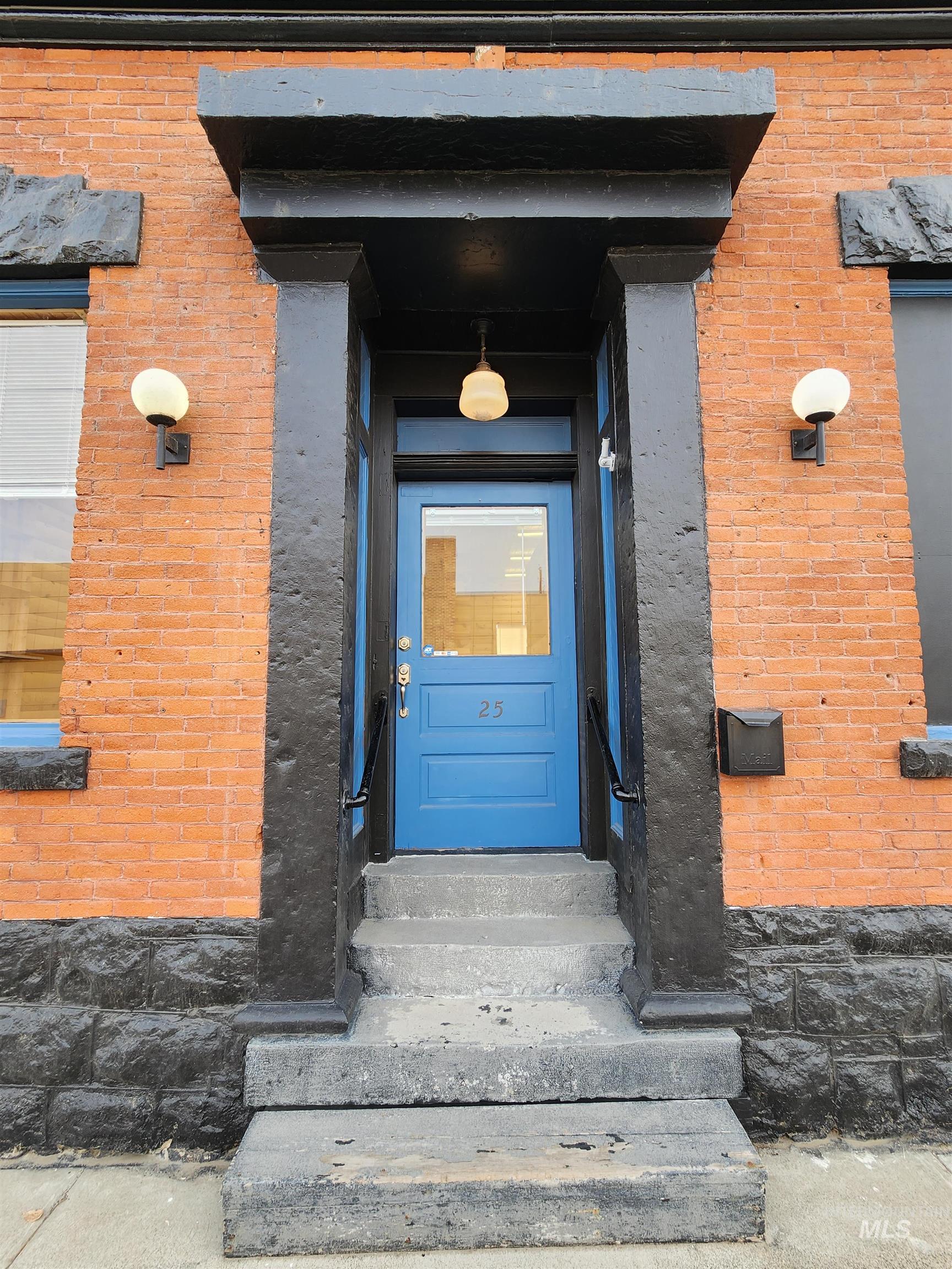 25 E Main St.