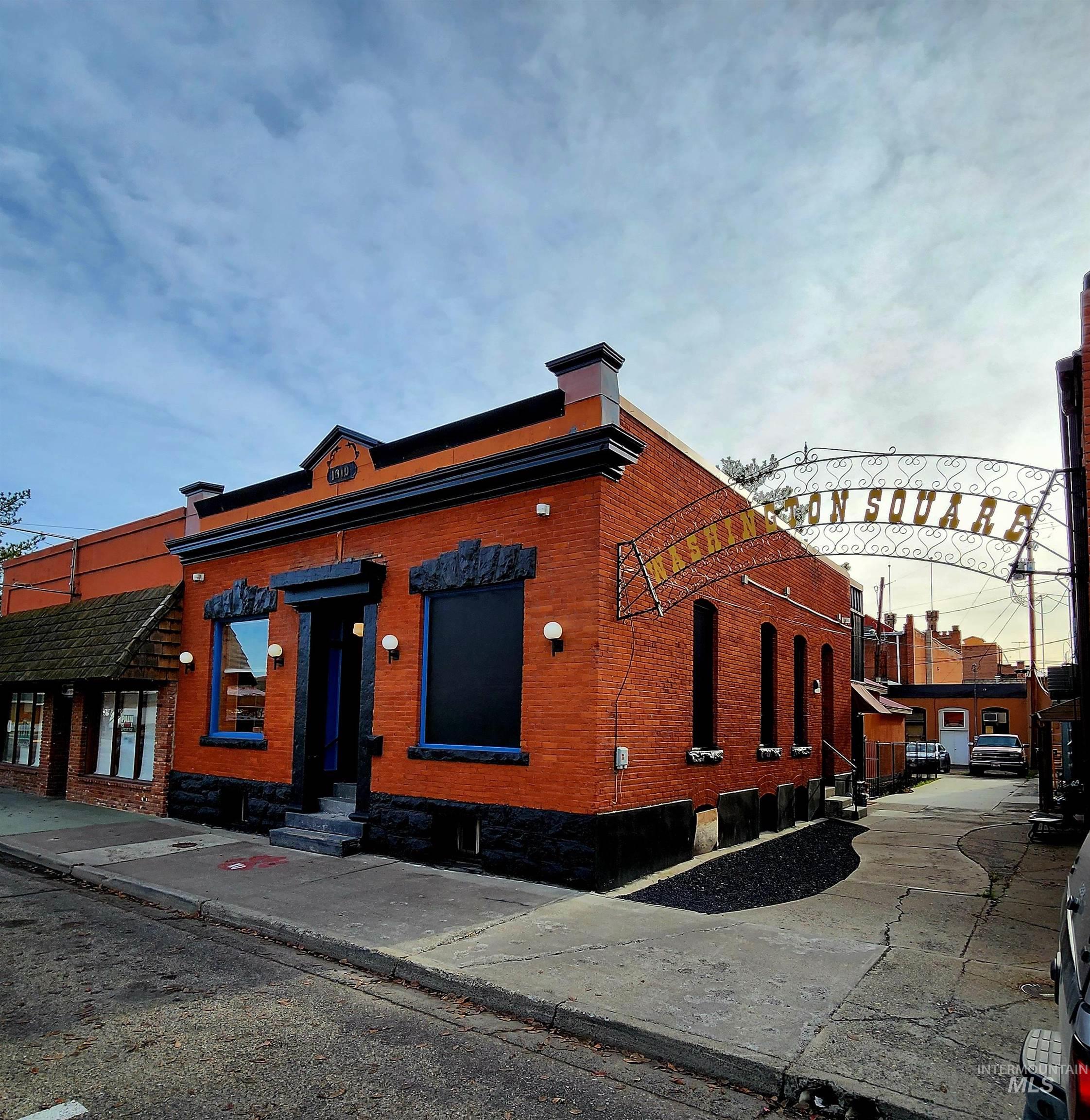25 E Main St.