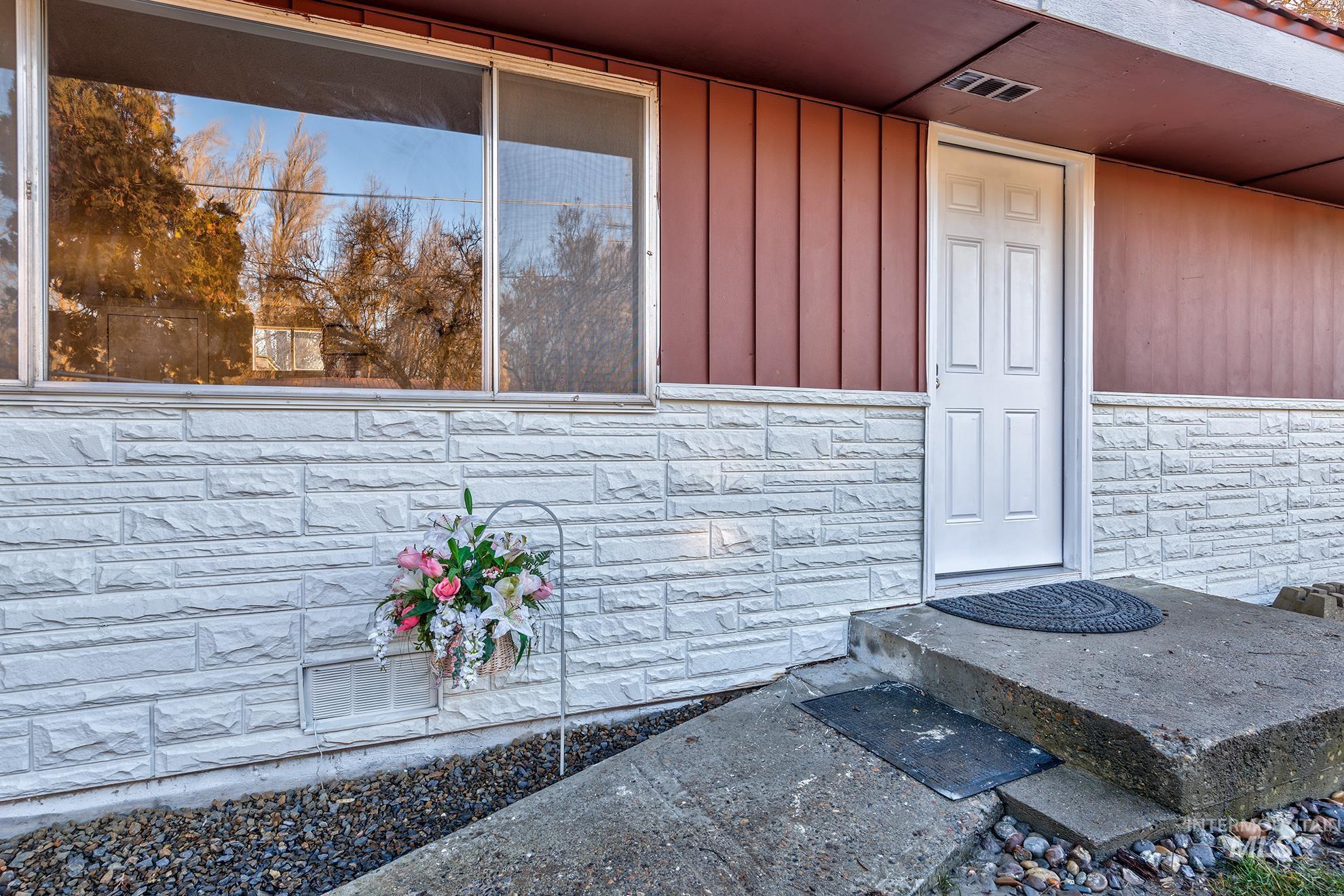 385 Anchor St.