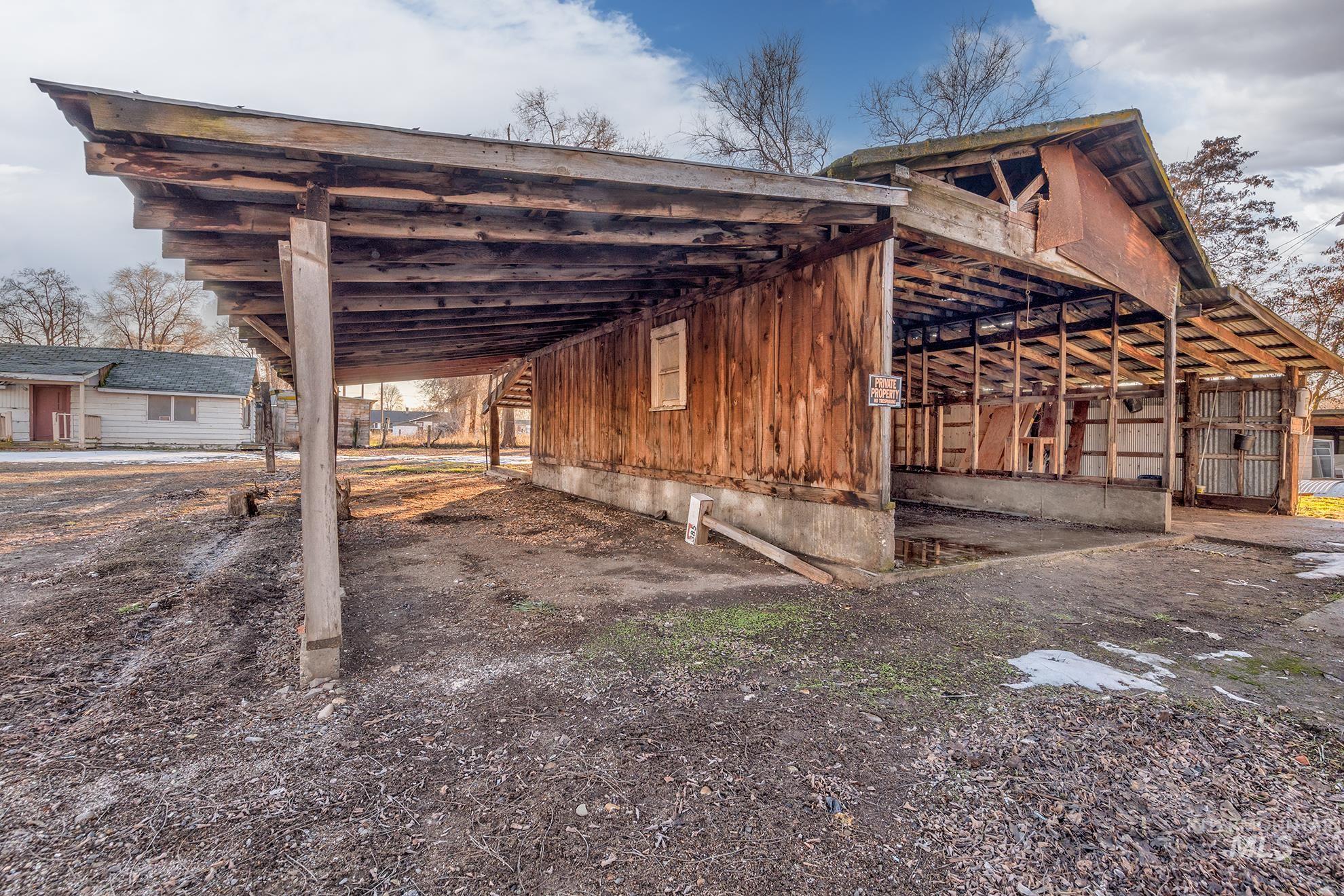385 Anchor St.