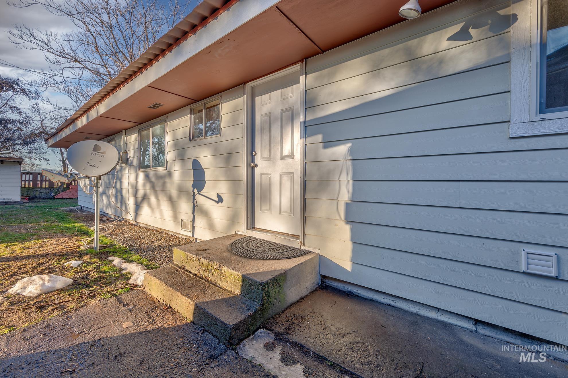 385 Anchor St.