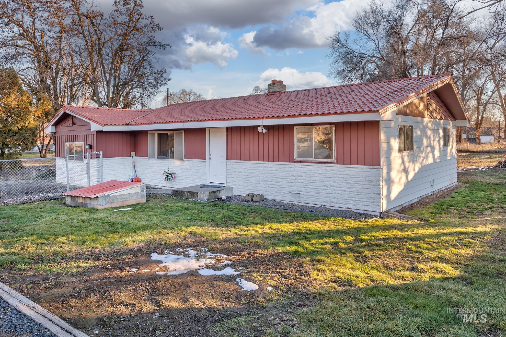 385 Anchor St.