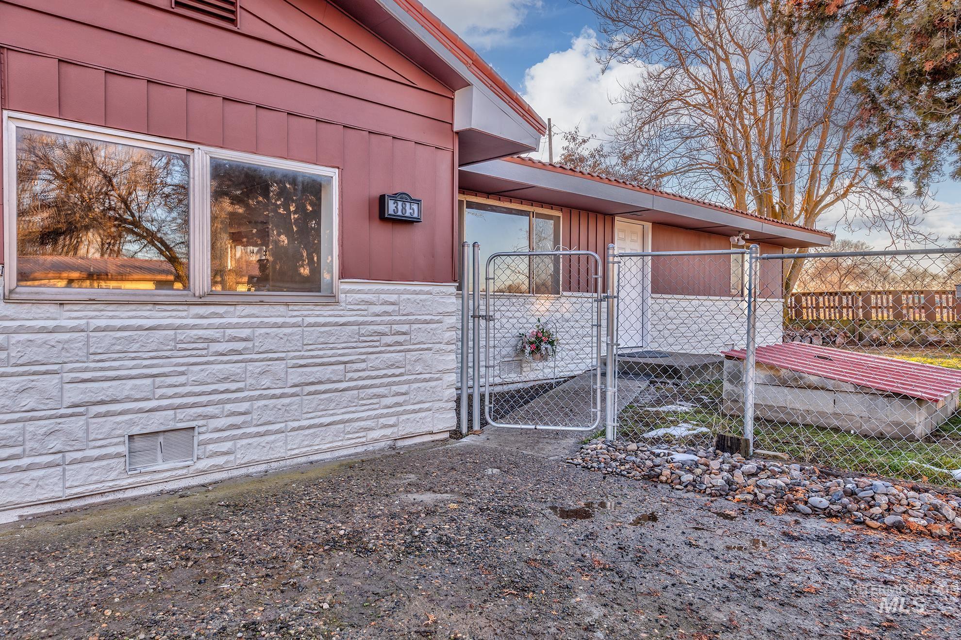 385 Anchor St.