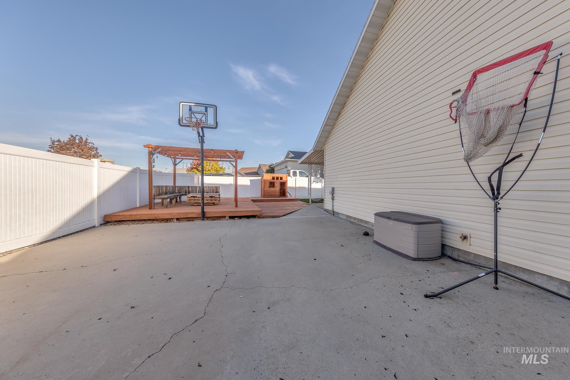 2480 W 9th Street
