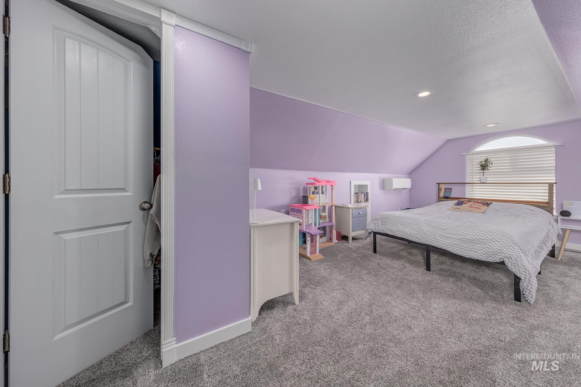 2480 W 9th Street