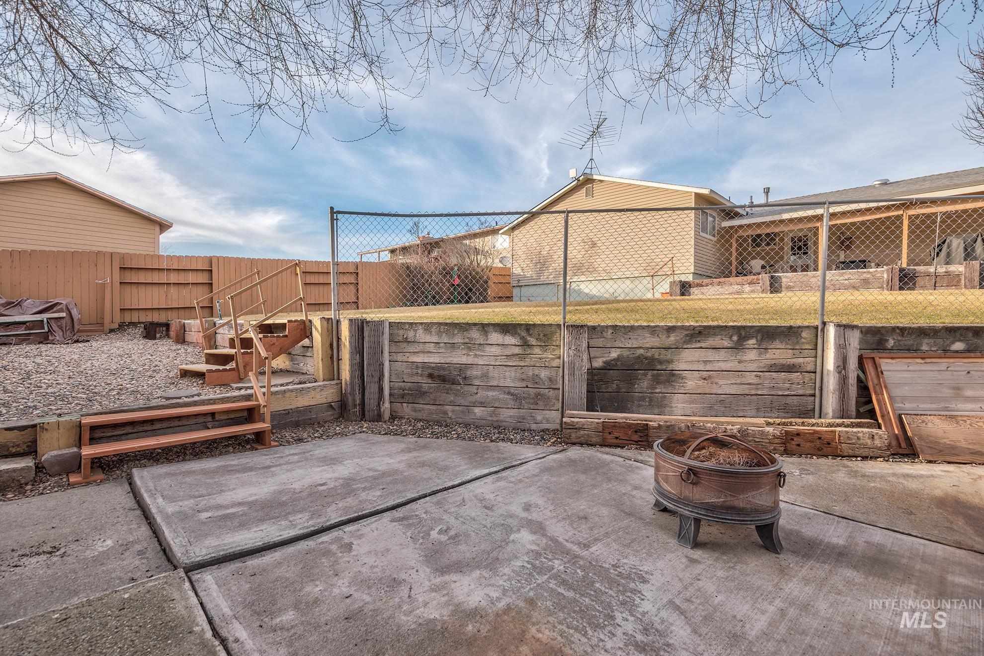 611 W Indianhead Road