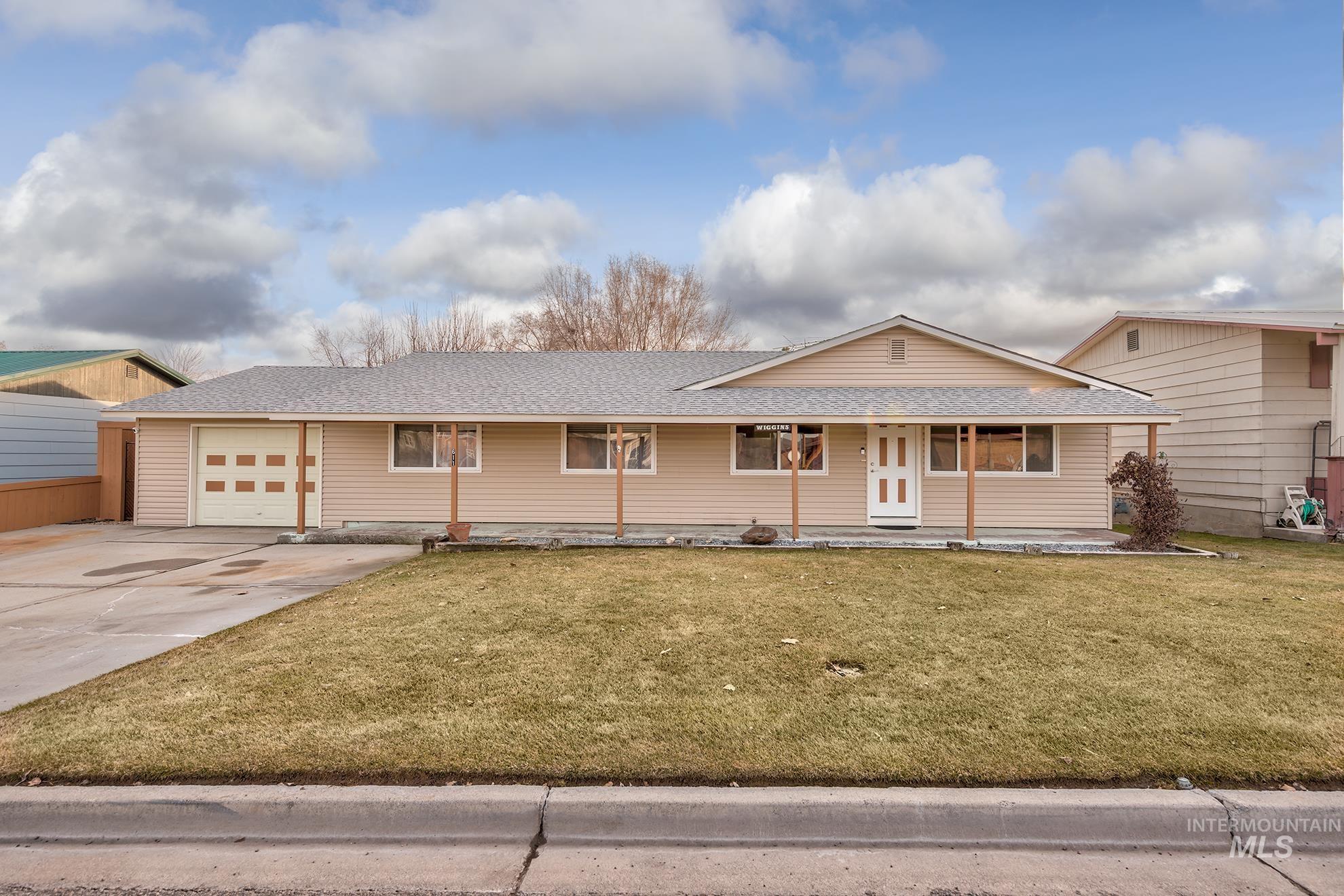 611 W Indianhead Road