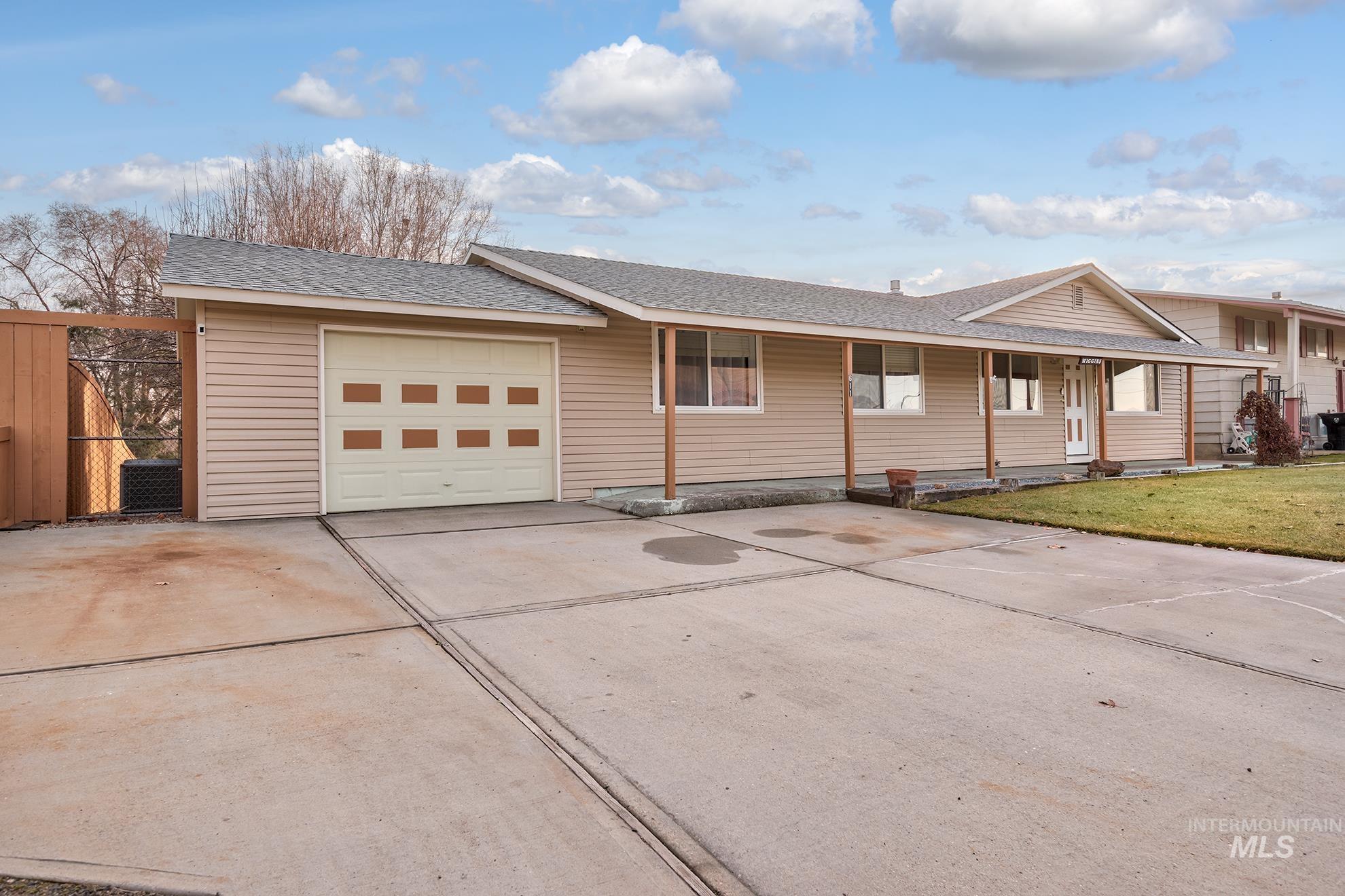 611 W Indianhead Road