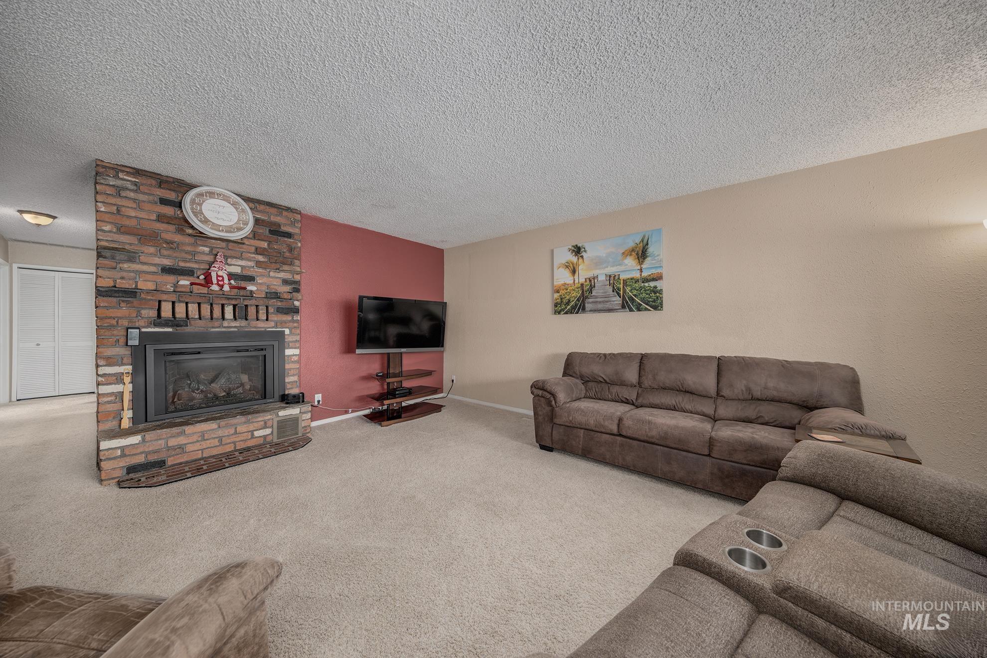 611 W Indianhead Road