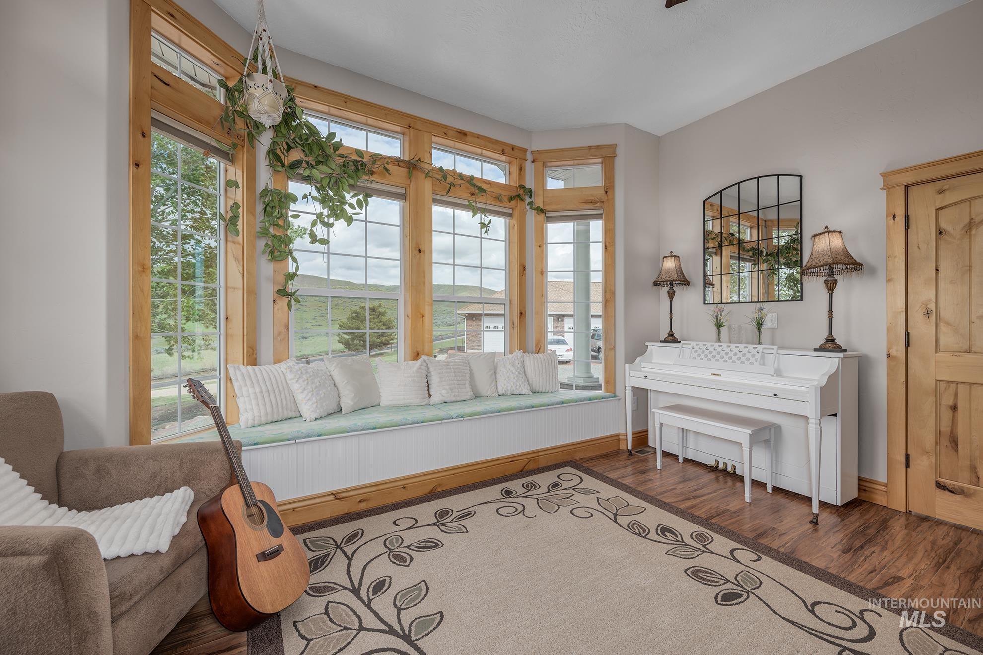 1573 Loafer Lane