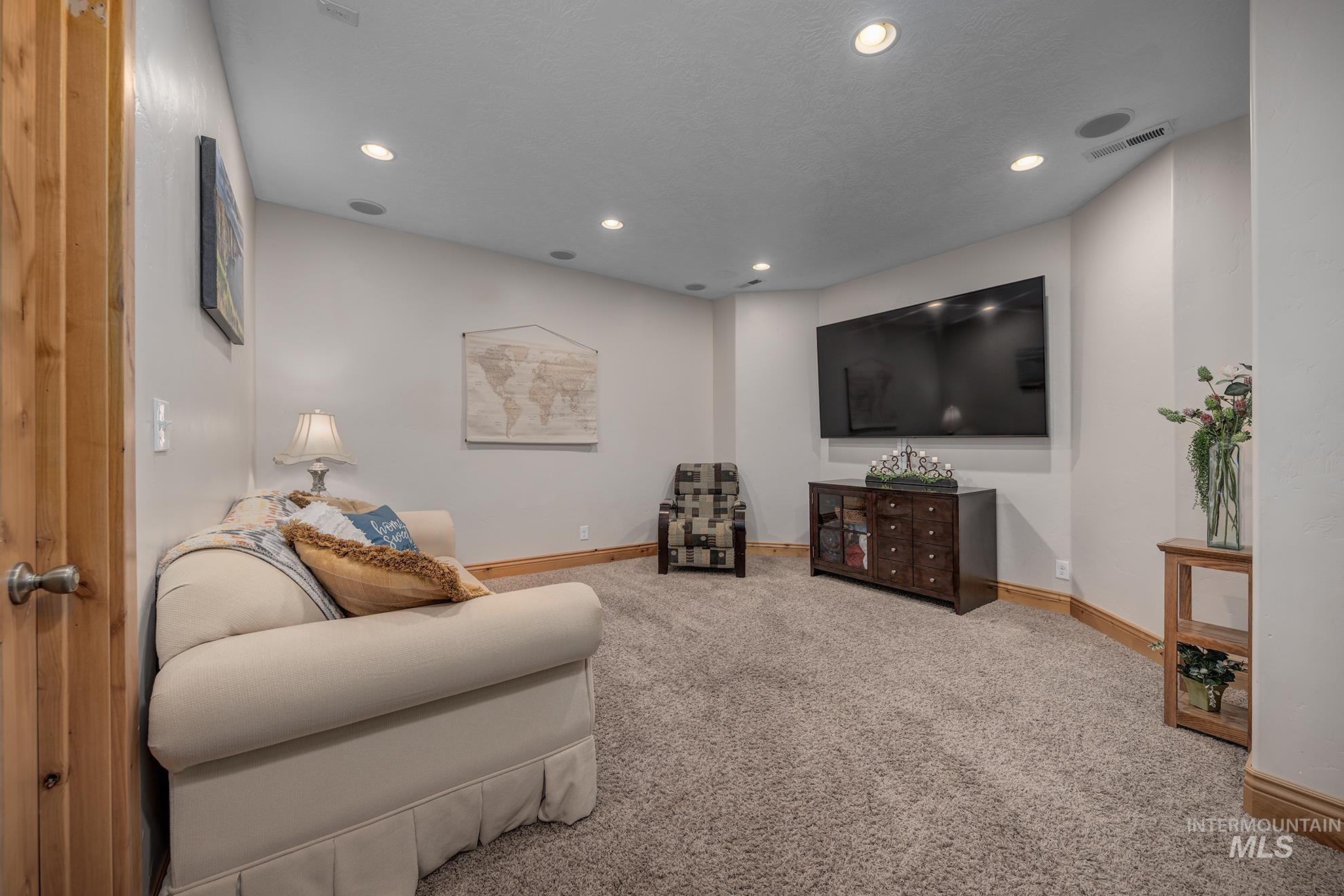 1573 Loafer Lane