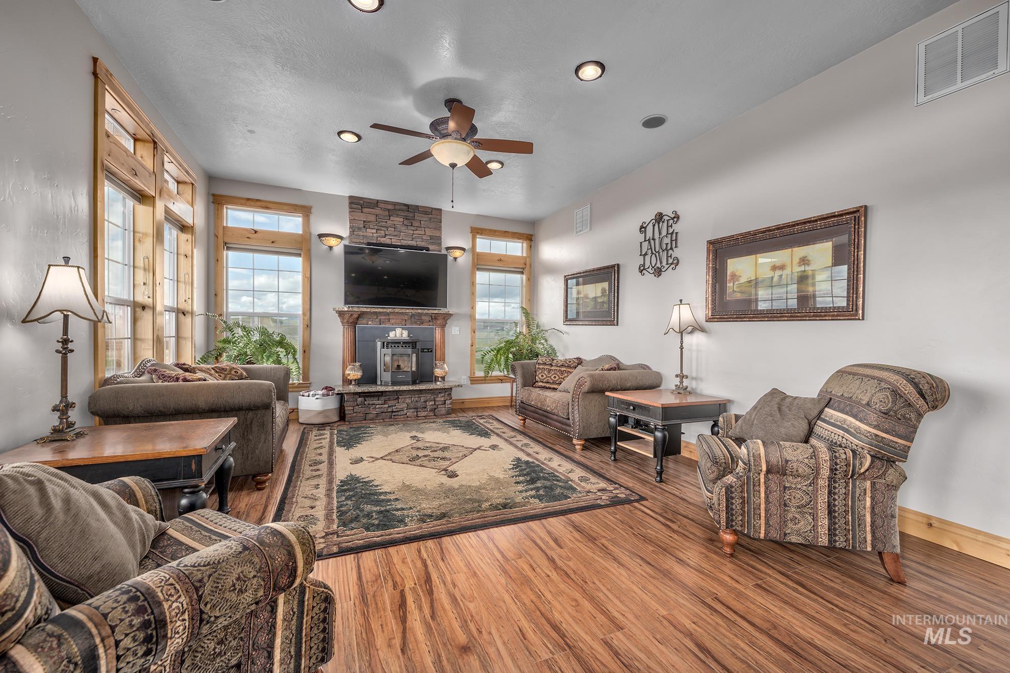 1573 Loafer Lane