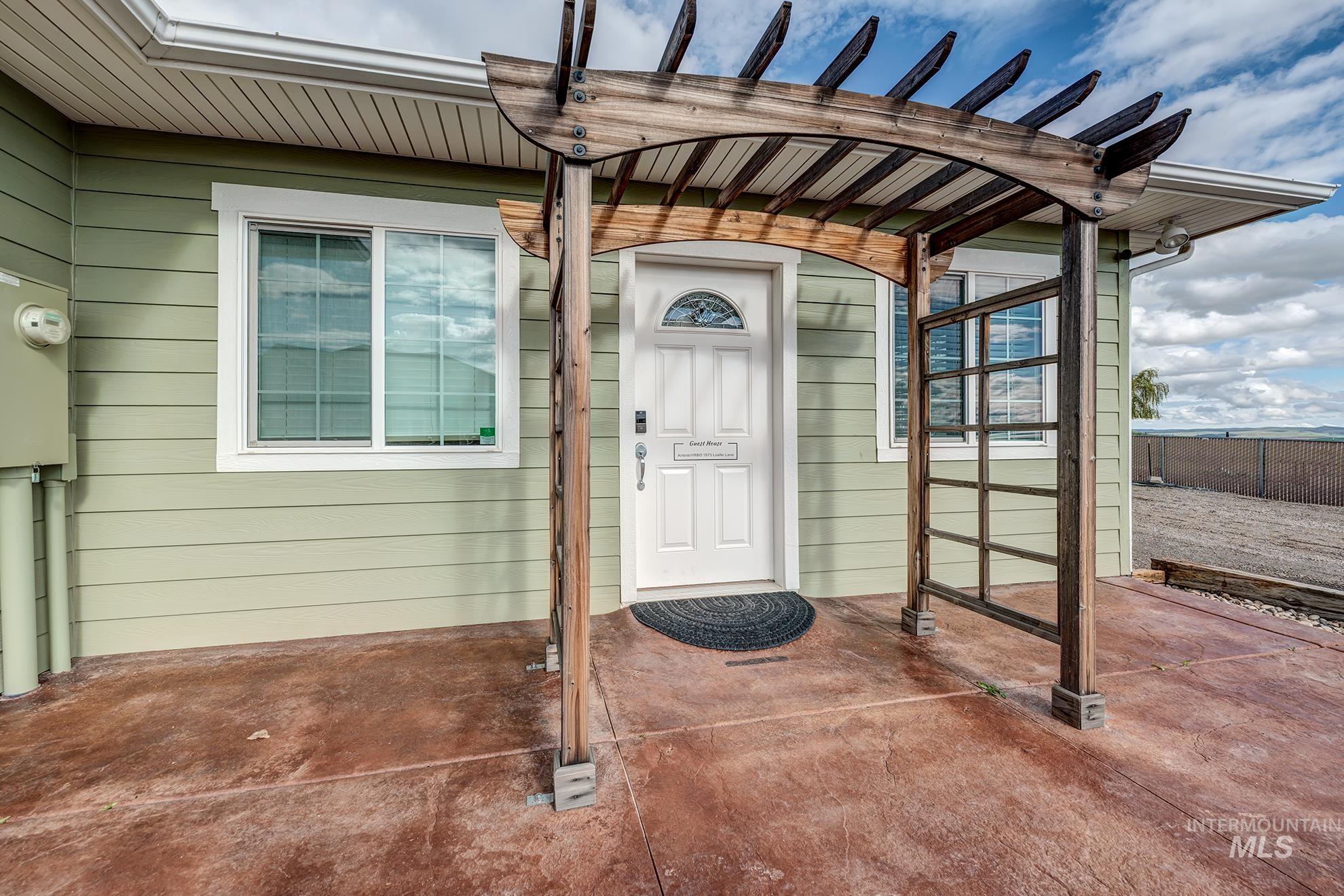 1573 Loafer Lane